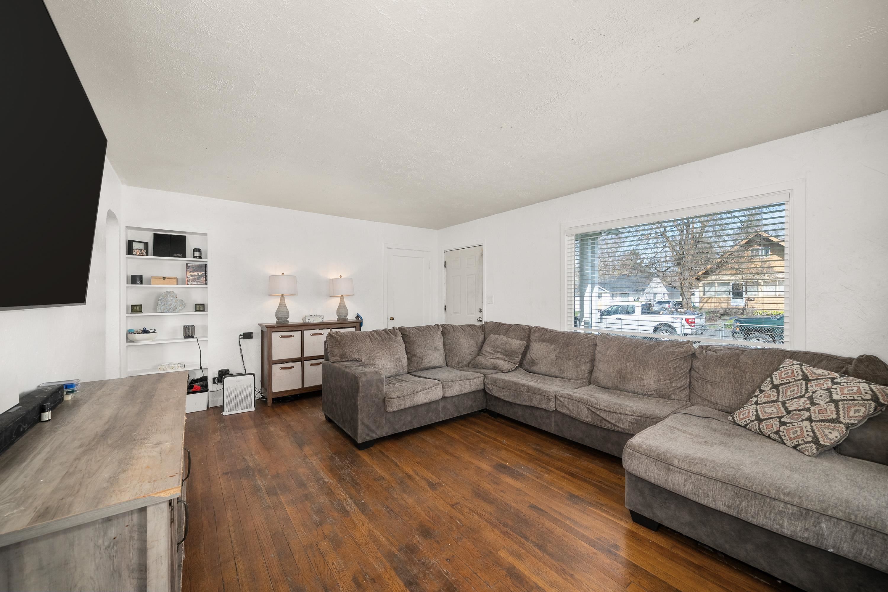1127 W Kiernan Ave - Photo 5