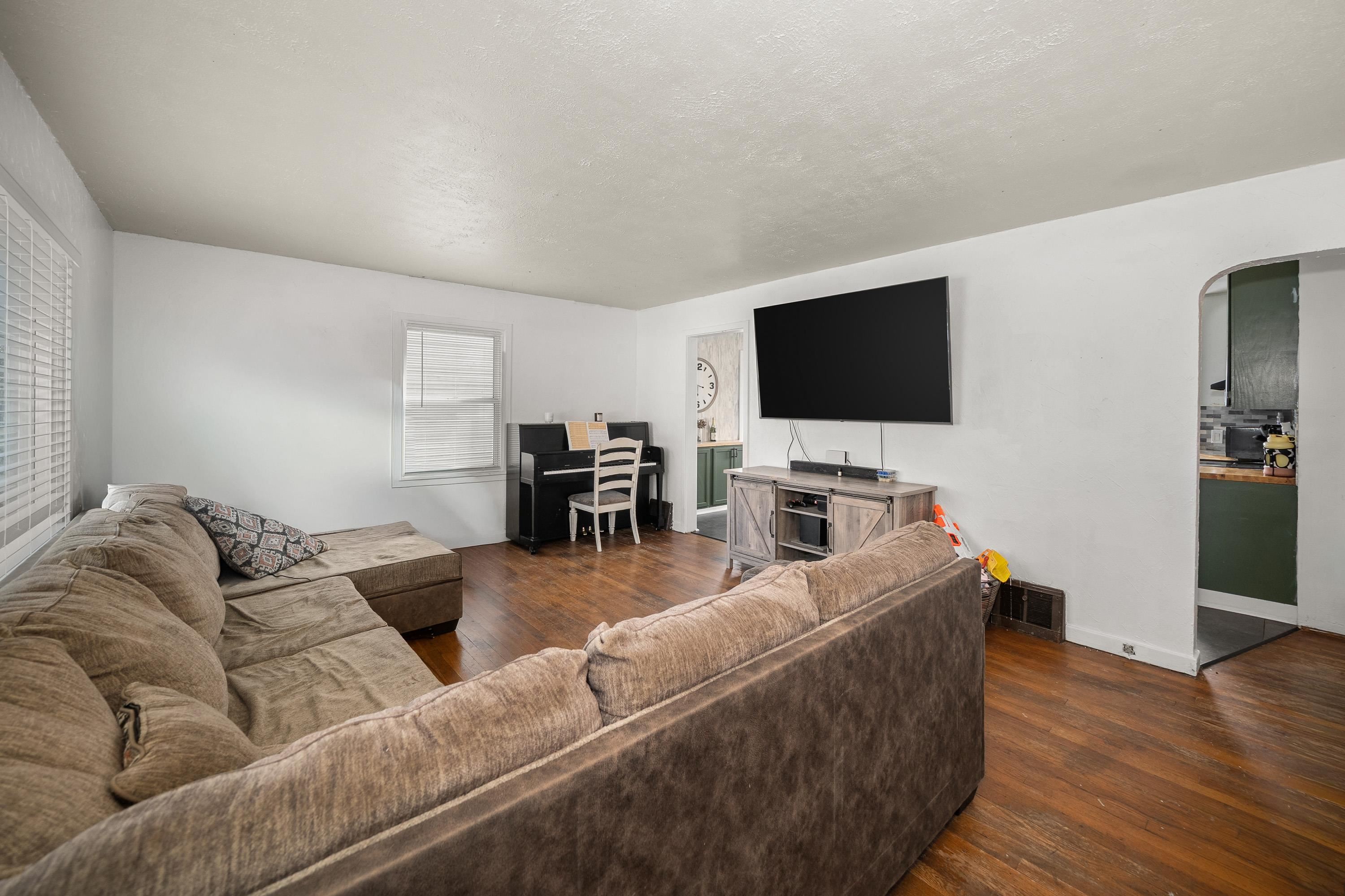 1127 W Kiernan Ave - Photo 7