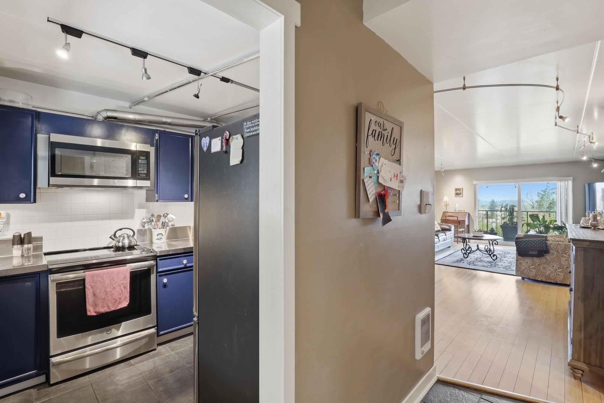 136 E Rockwood Blvd - Photo 12
