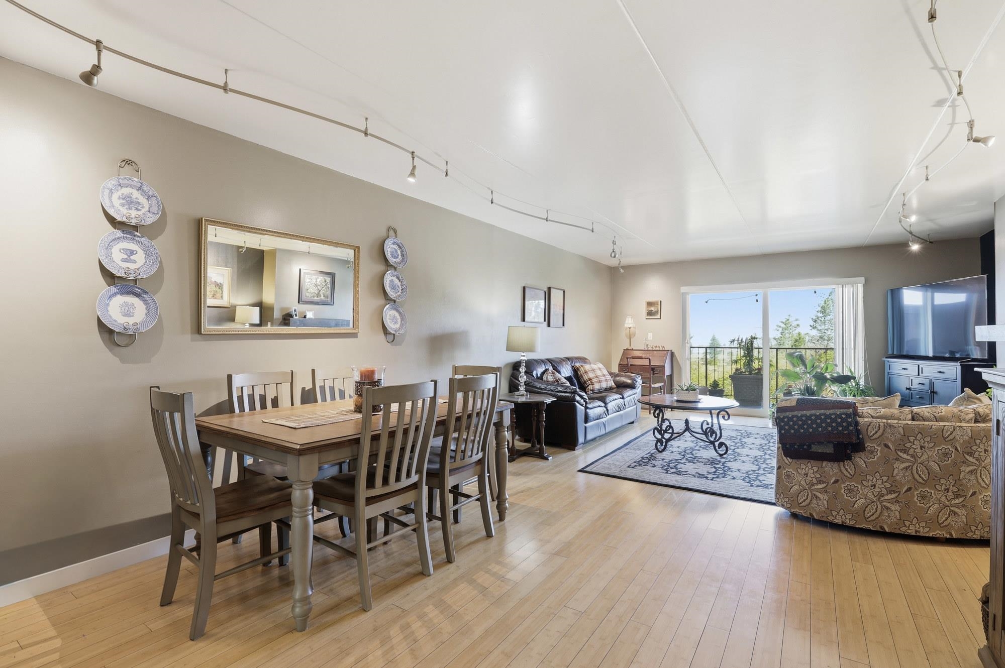 136 E Rockwood Blvd - Photo 4