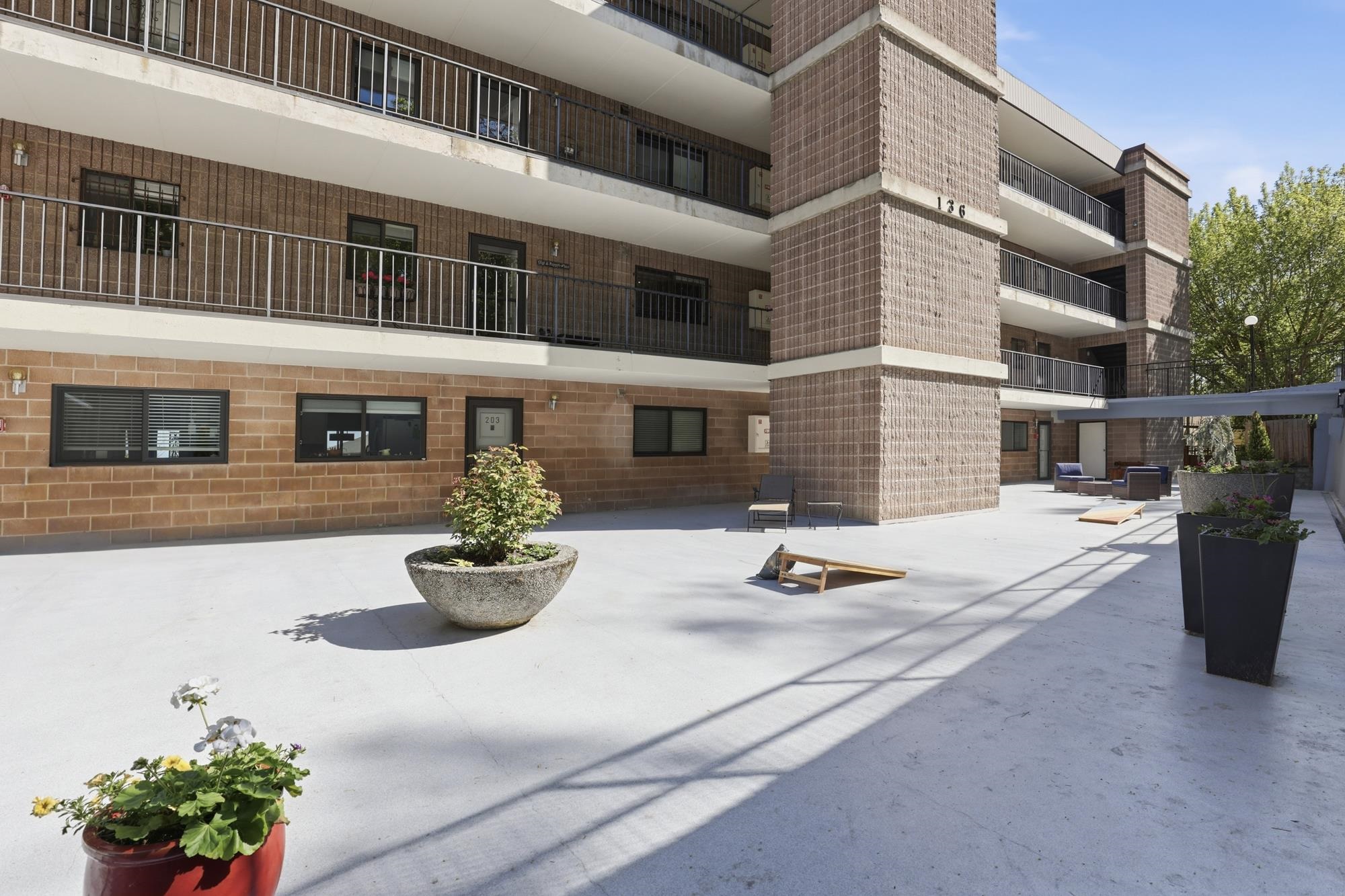136 E Rockwood Blvd - Photo 31