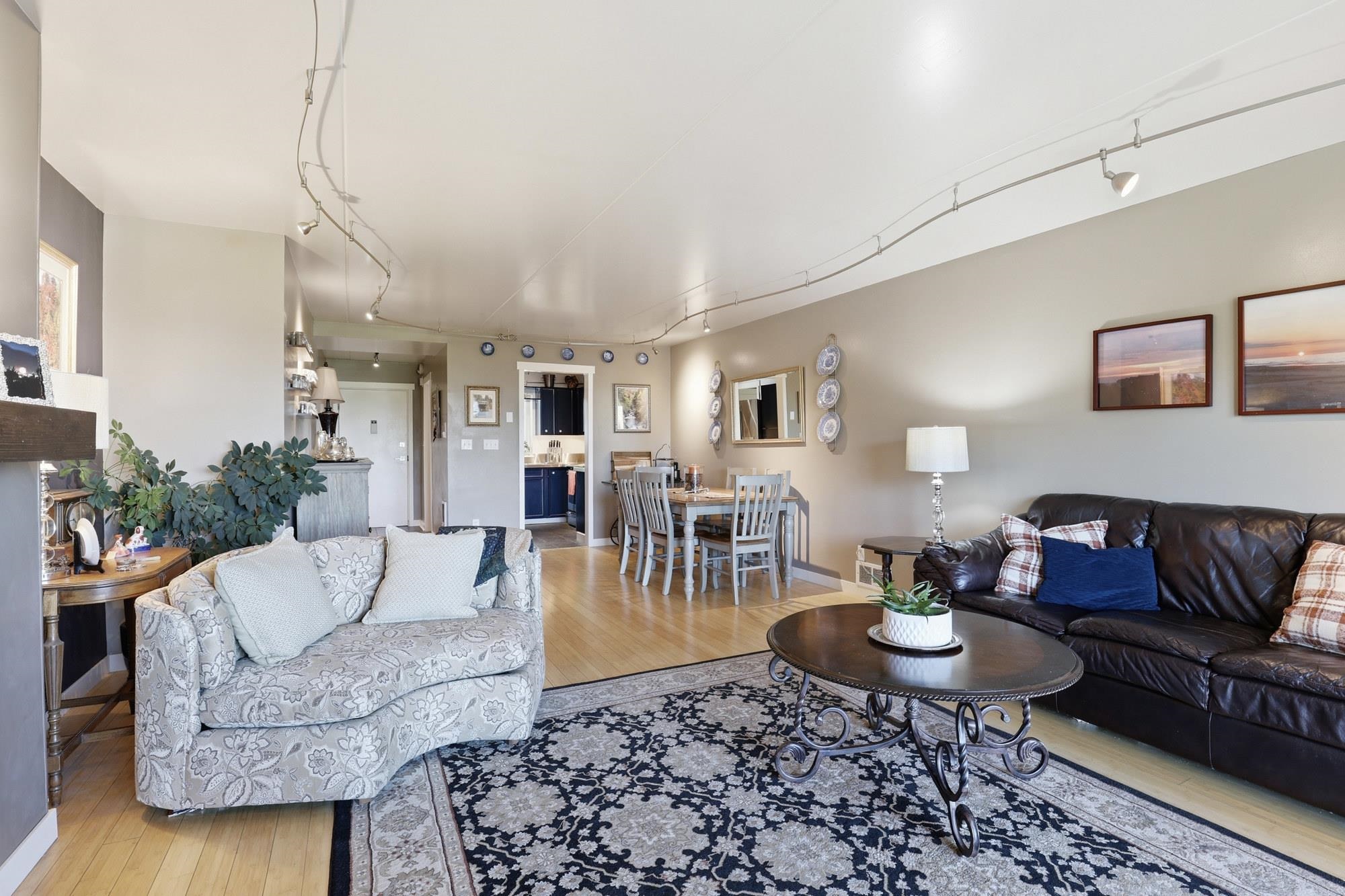 136 E Rockwood Blvd - Photo 9