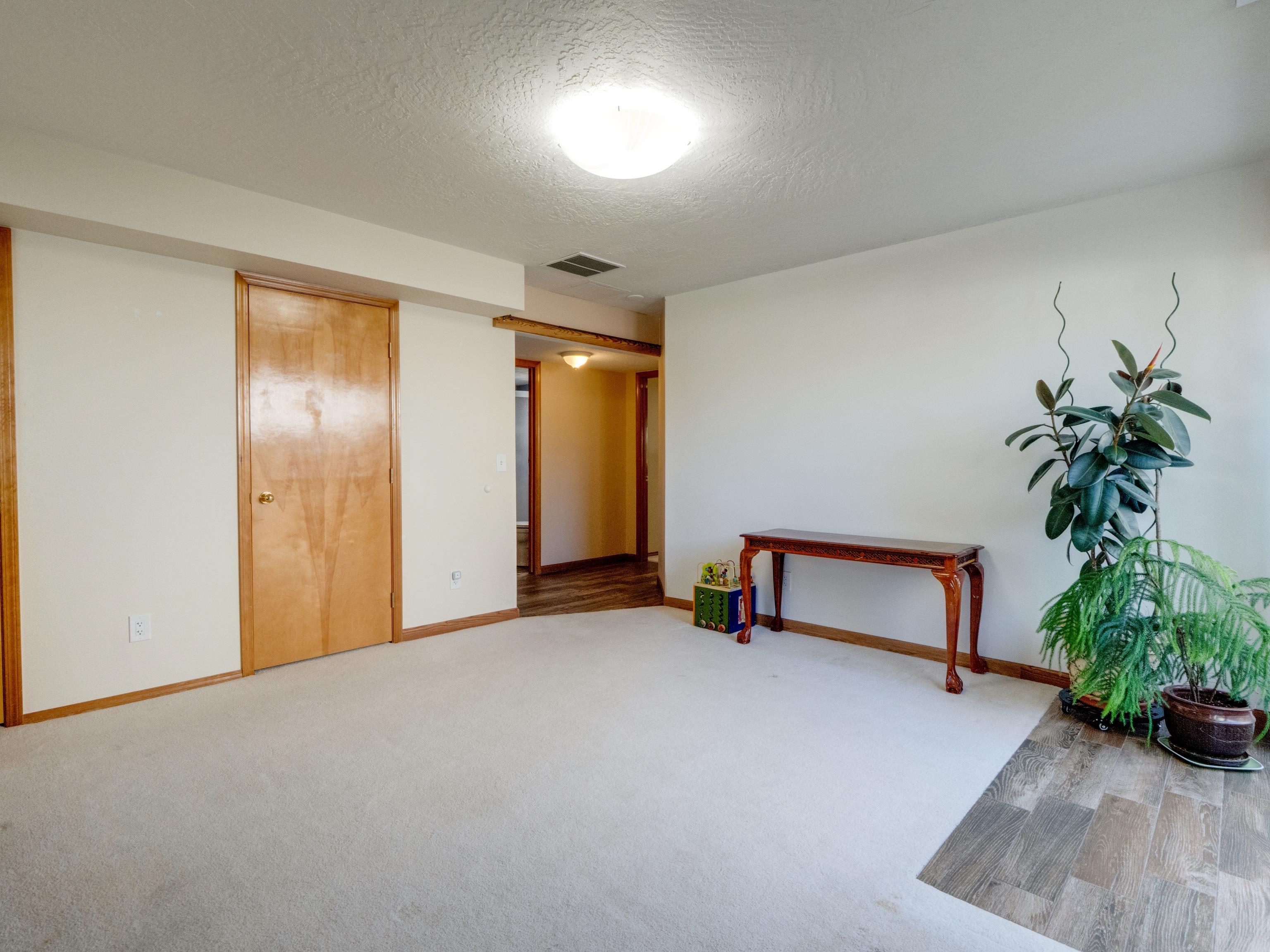 730 E Kathy Lee Ave - Photo 18