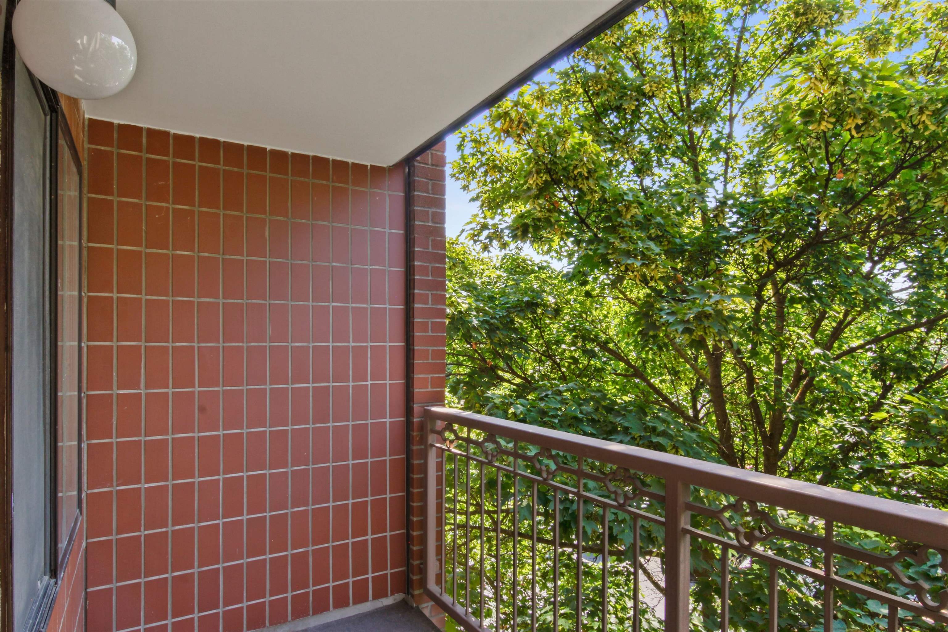 221 E Rockwood Blvd - Photo 12