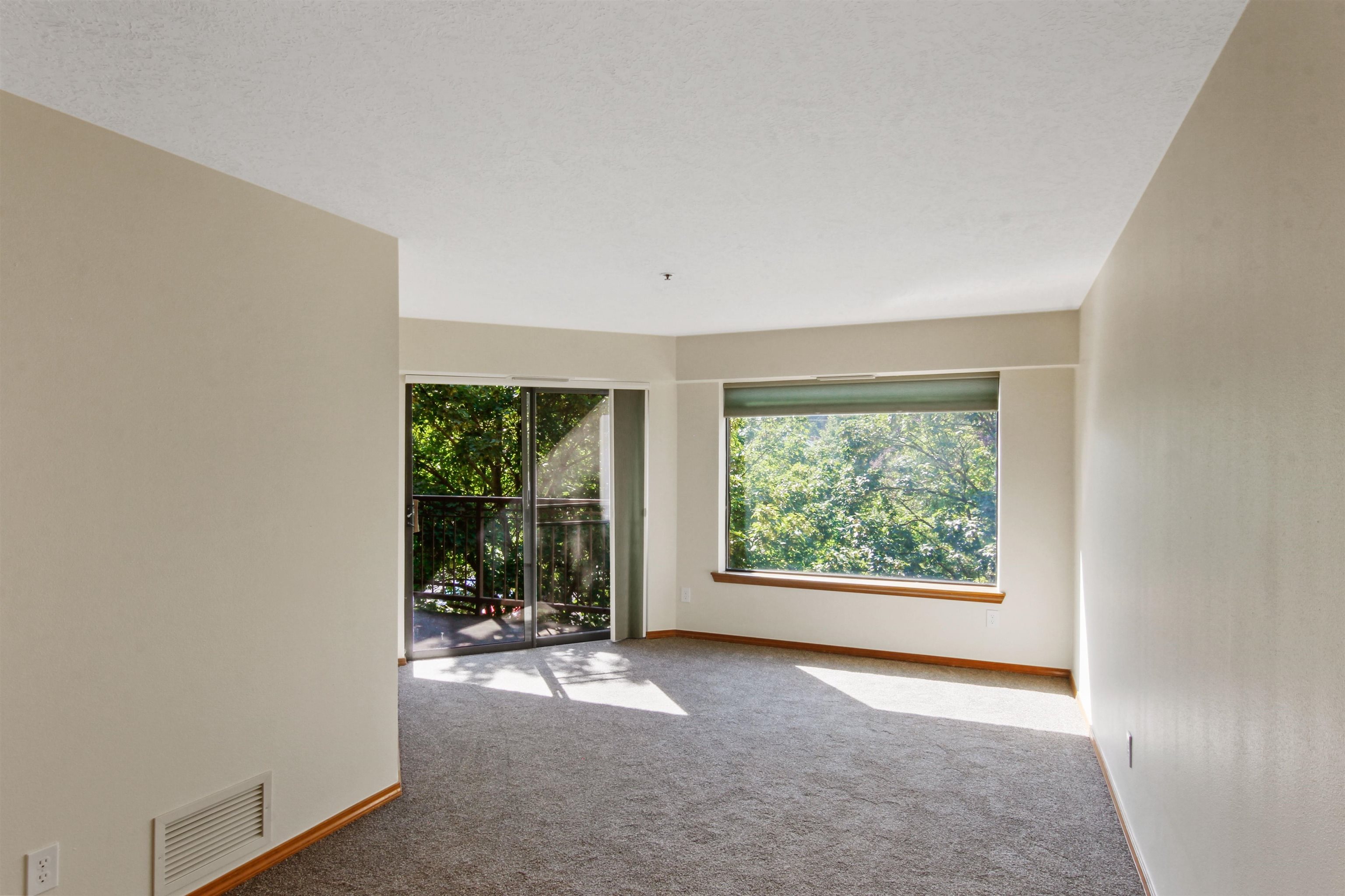 221 E Rockwood Blvd - Photo 6