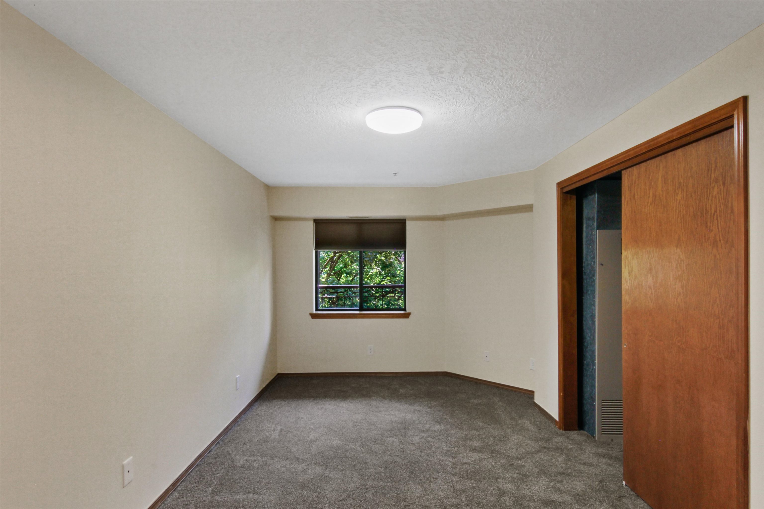 221 E Rockwood Blvd - Photo 7