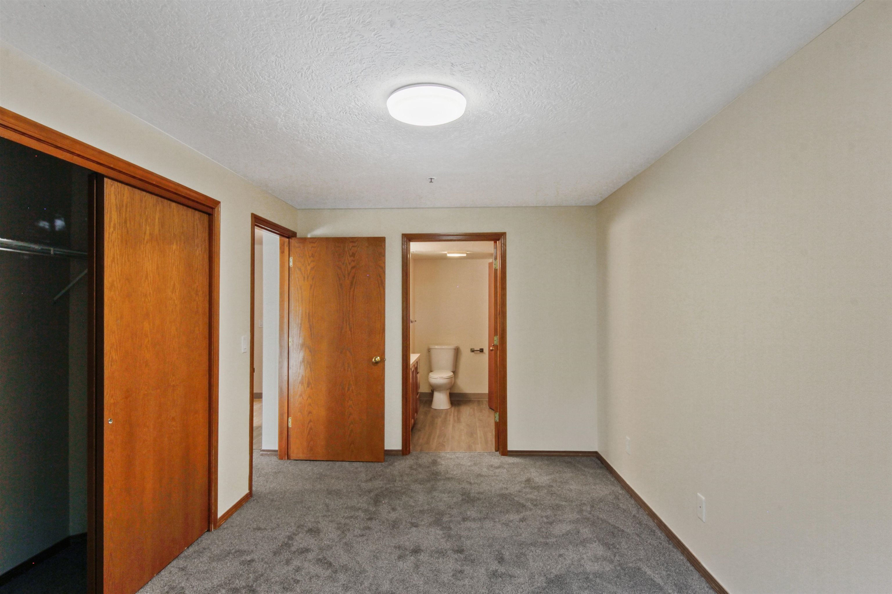 221 E Rockwood Blvd - Photo 8