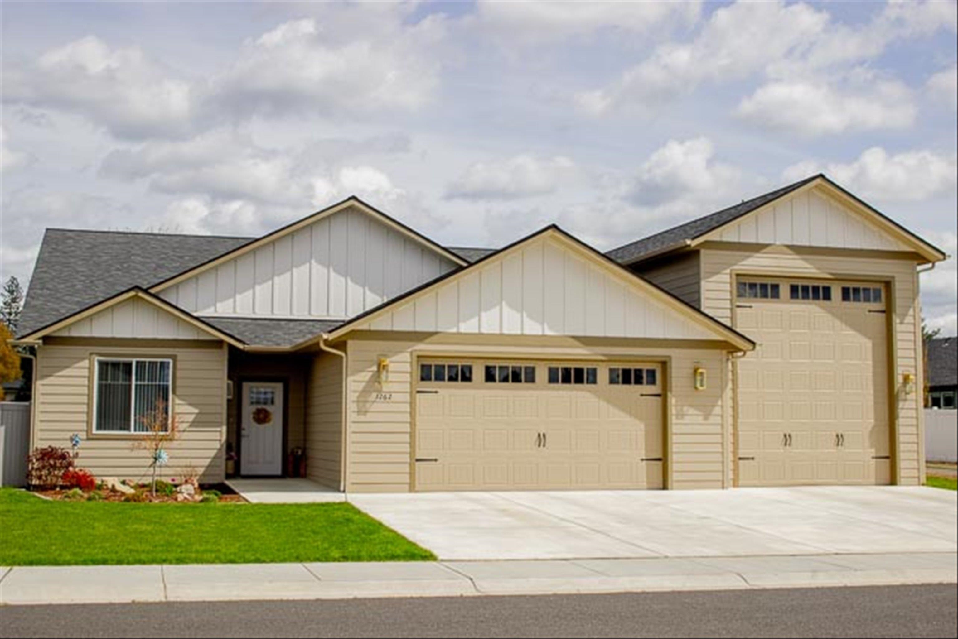1262 N Park Ave - Photo 1