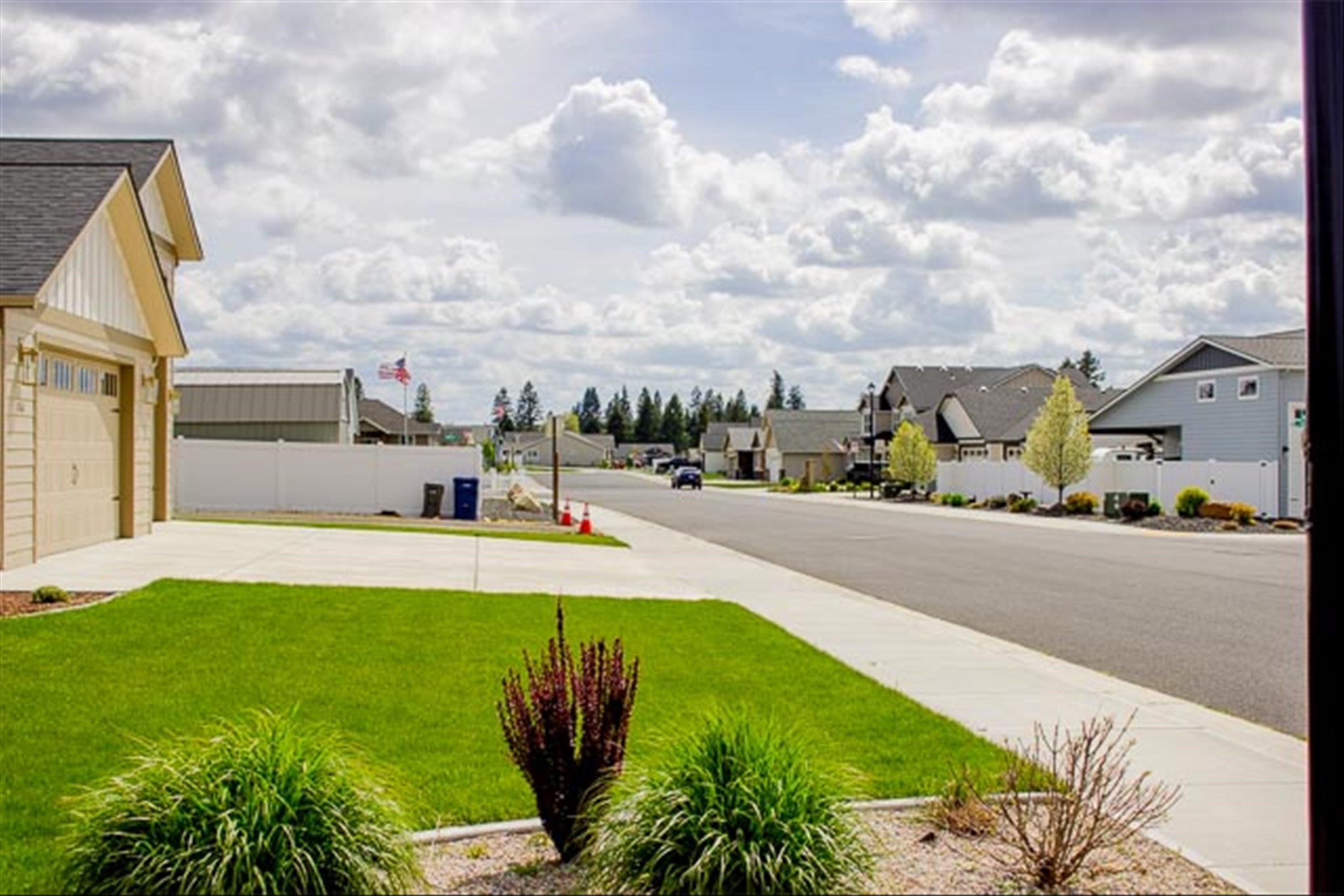 1262 N Park Ave - Photo 3