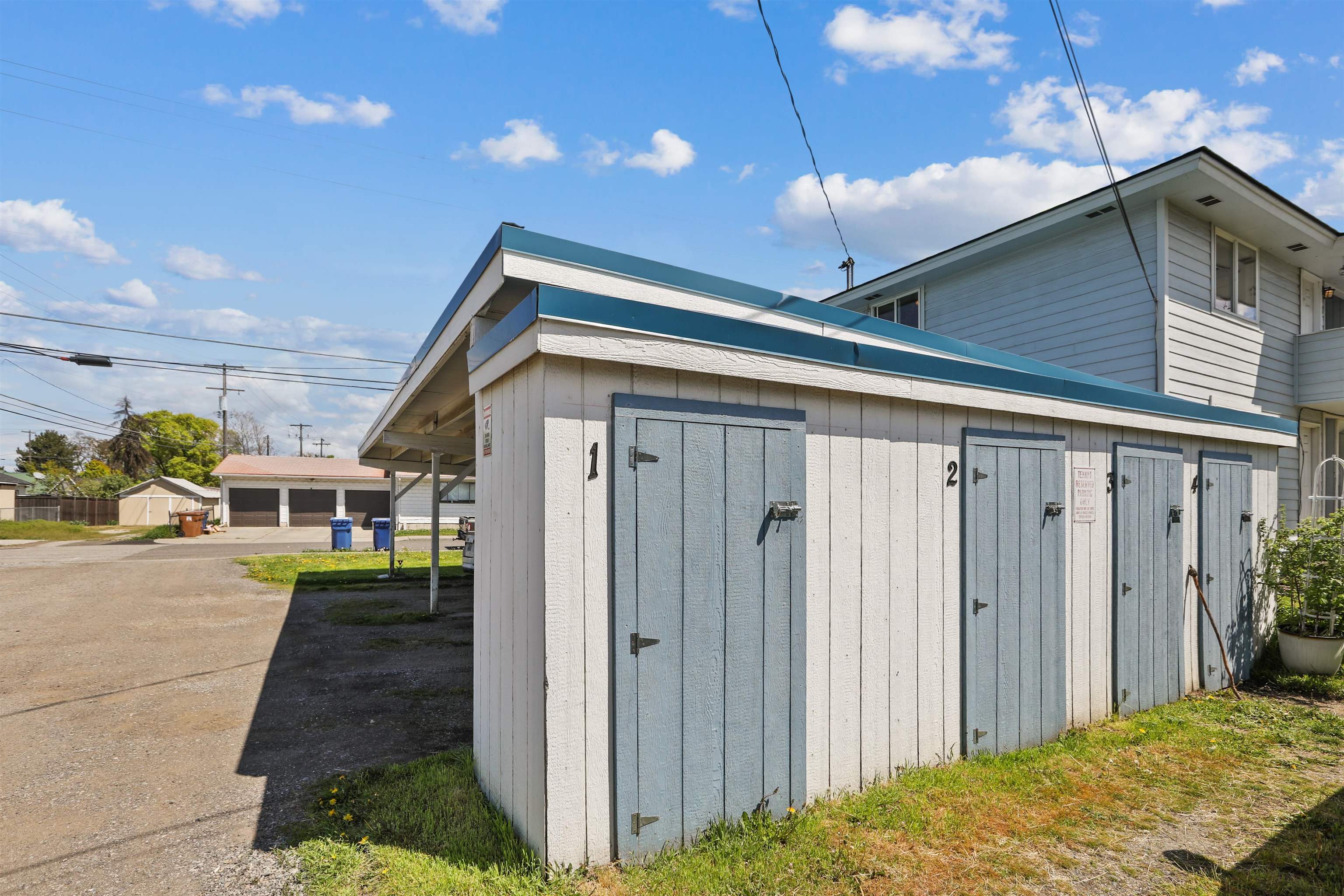 1847 E Marshall Ave - Photo 3