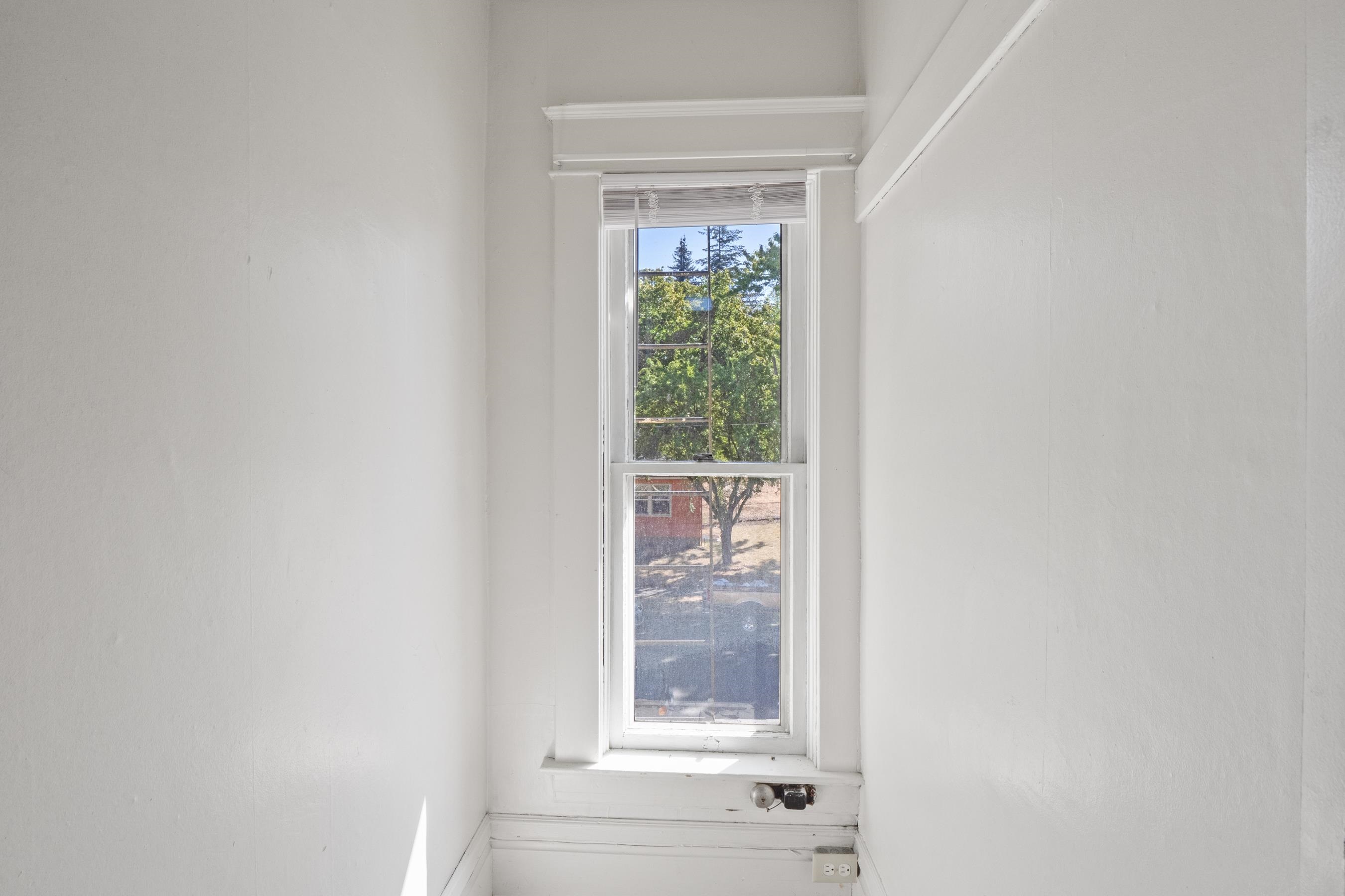 1122 S Walnut St - Photo 16