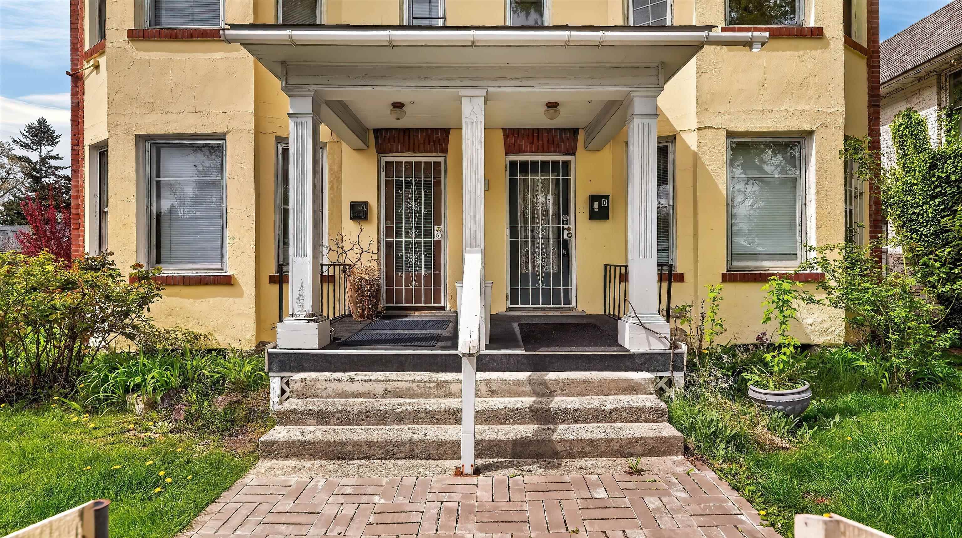 1122 S Walnut St - Photo 3