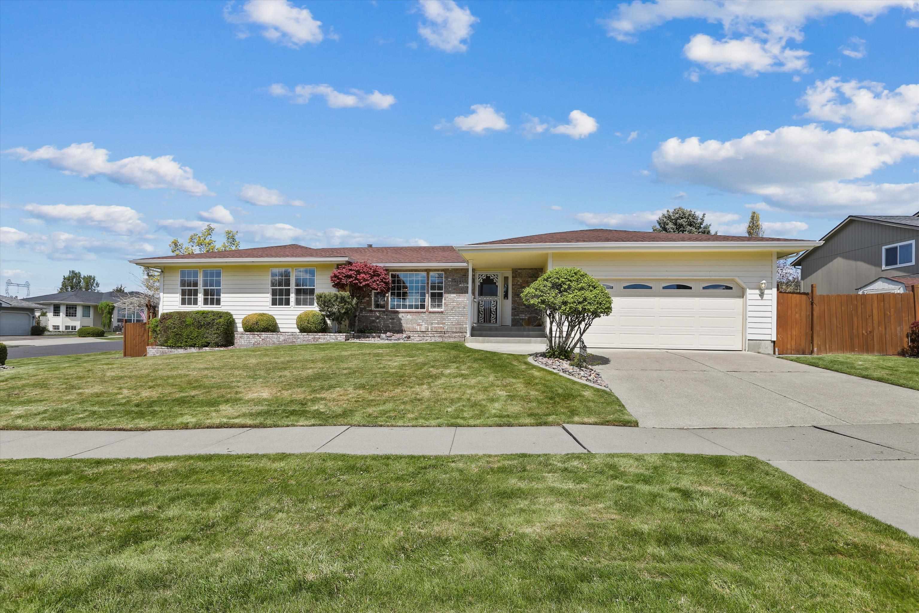 5216 W Bedford Ave - Photo 1