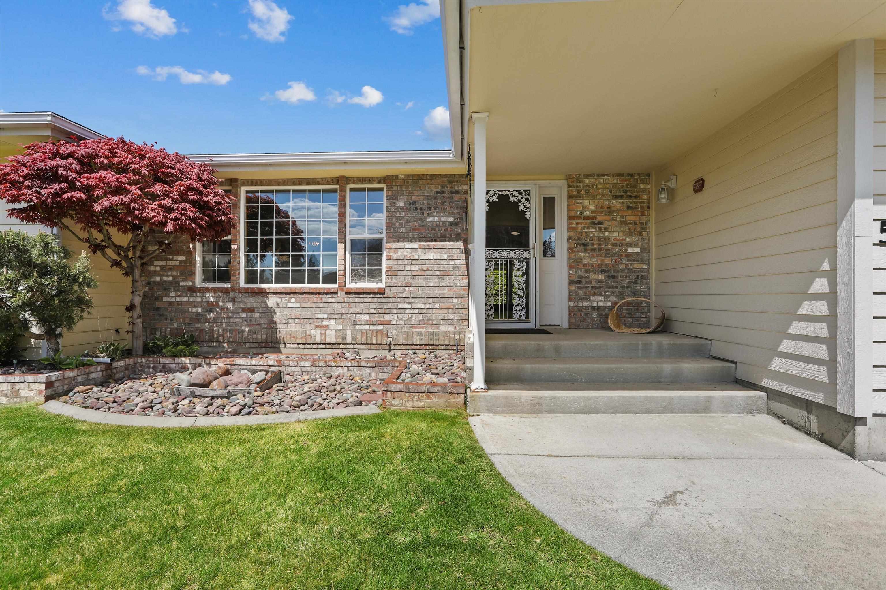 5216 W Bedford Ave - Photo 2