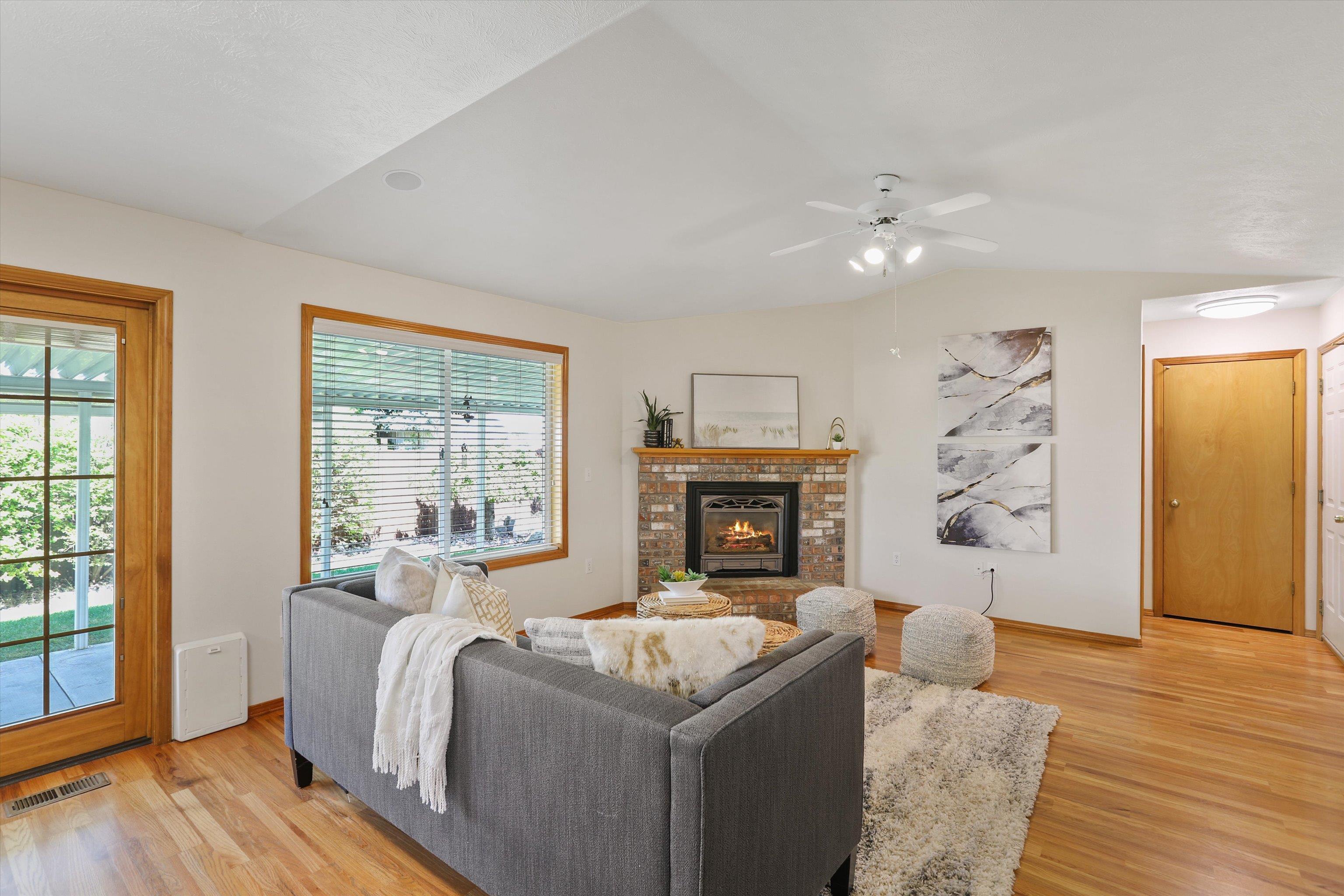 5216 W Bedford Ave - Photo 3