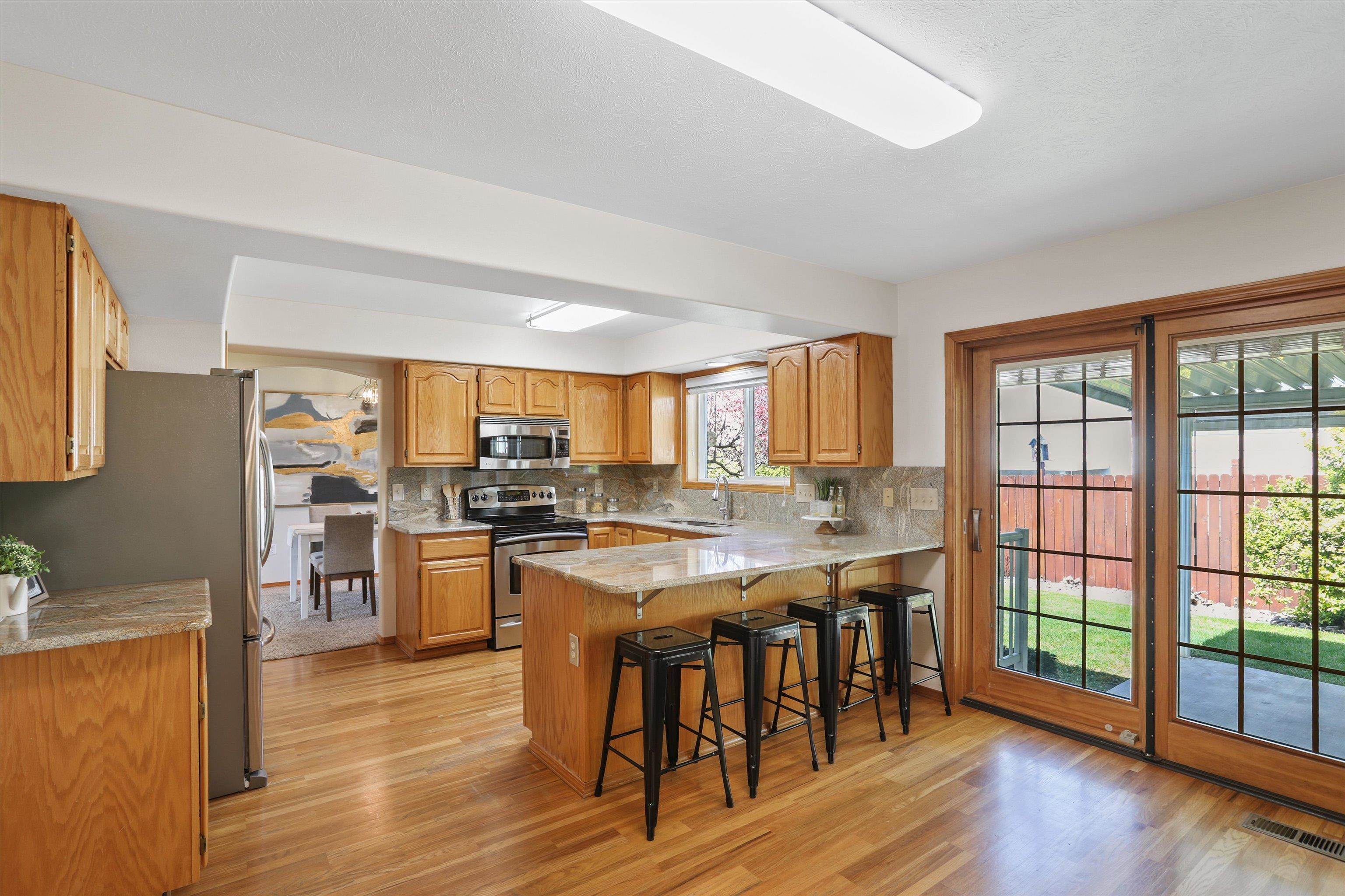 5216 W Bedford Ave - Photo 6