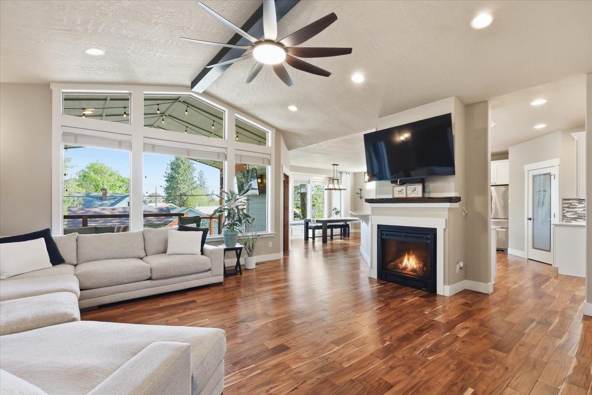 3127 E 31st Ave - Photo 5