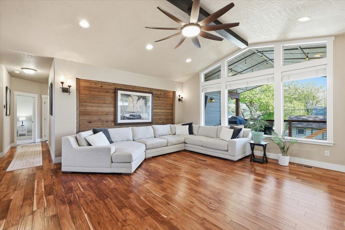 3127 E 31st Ave - Photo 6
