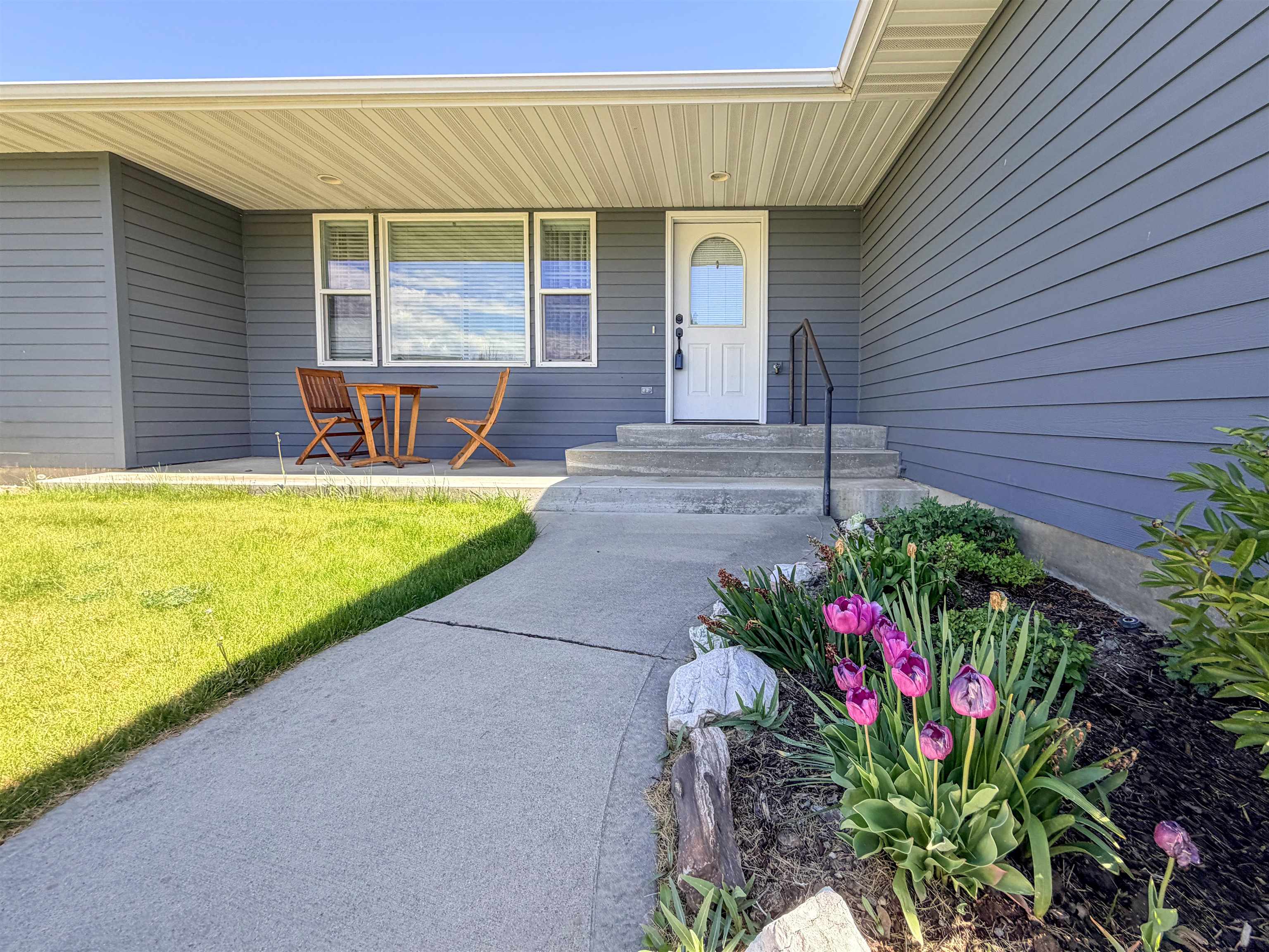 205 E Evergreen Dr - Photo 2
