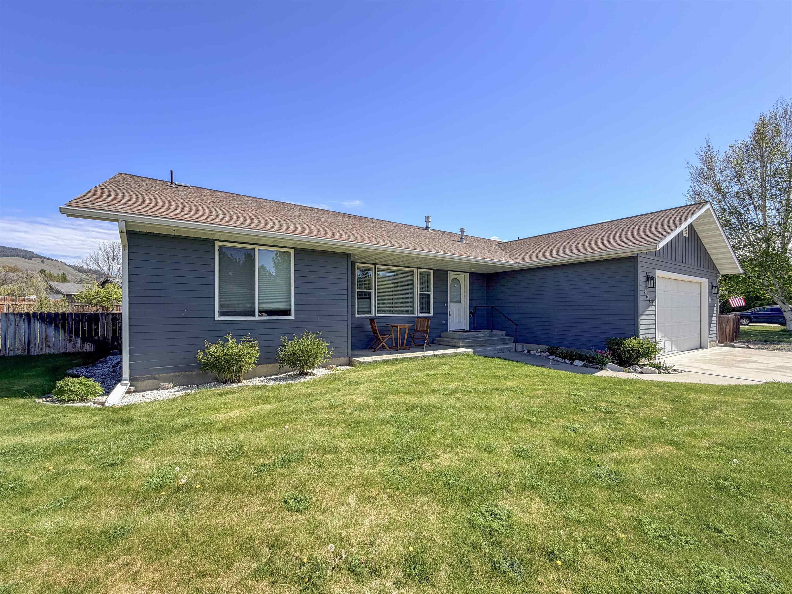 205 E Evergreen Dr - Photo 3