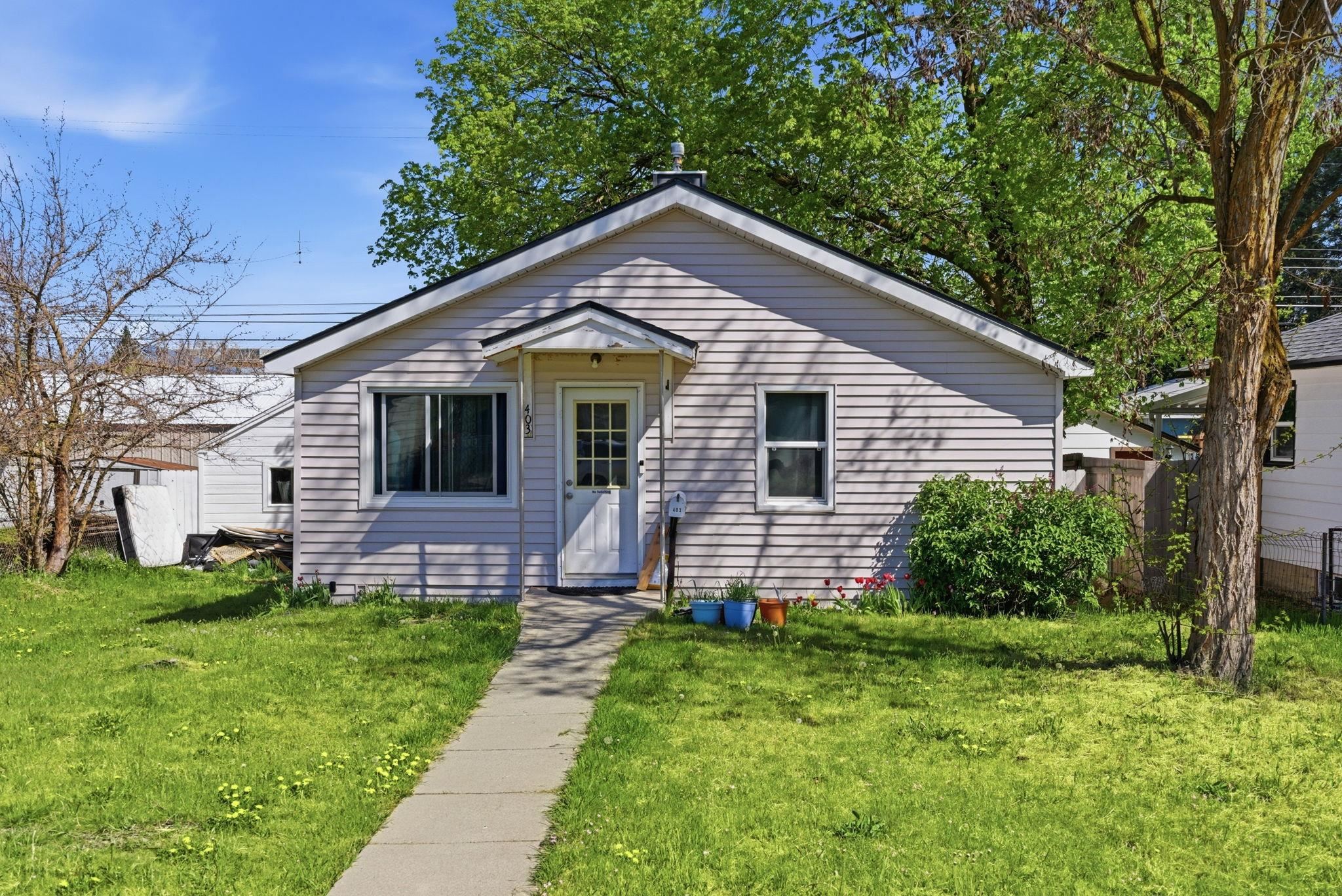 403 E Sanson Ave - Photo 2