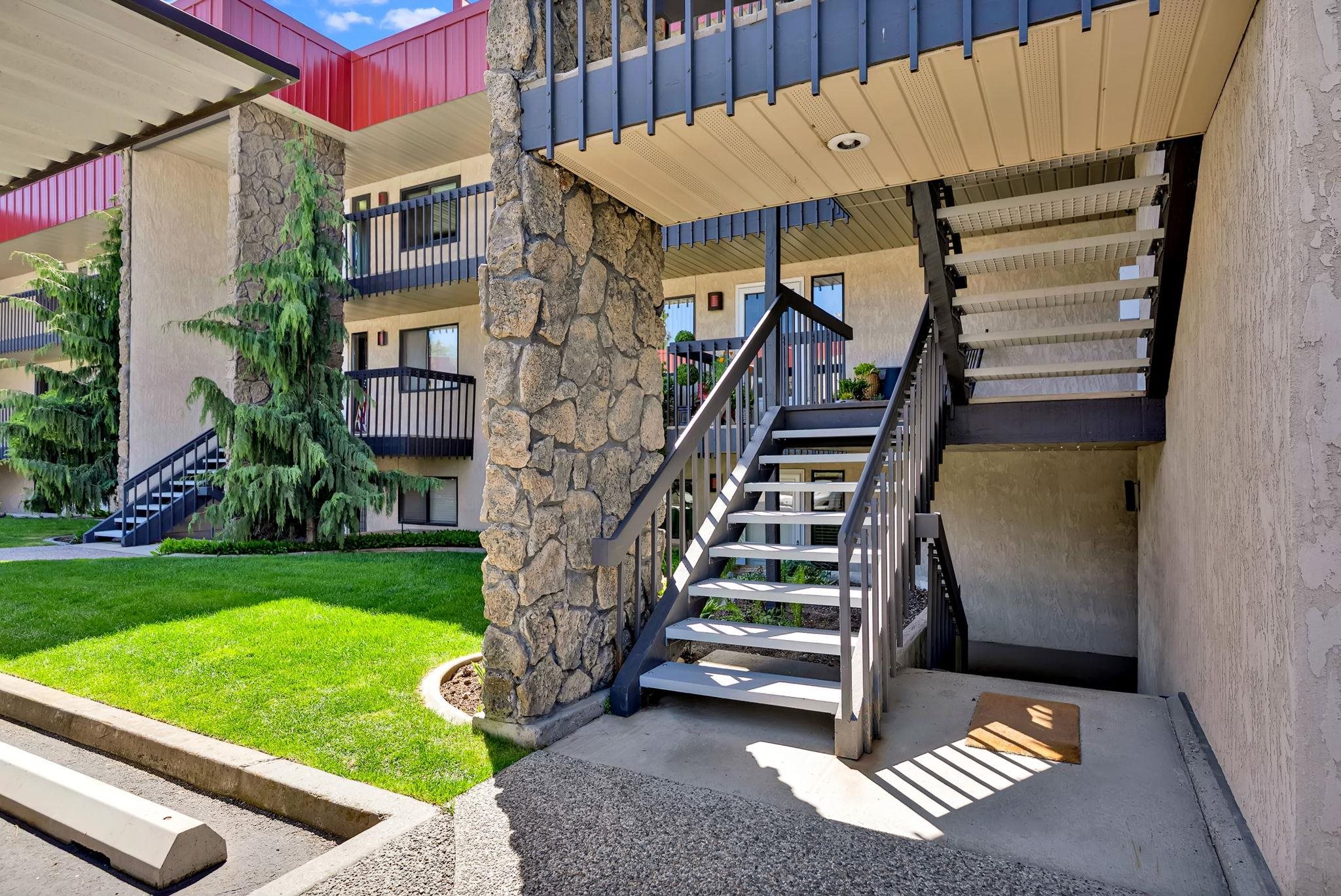 166 S Coeur d'Alene St - Photo 4
