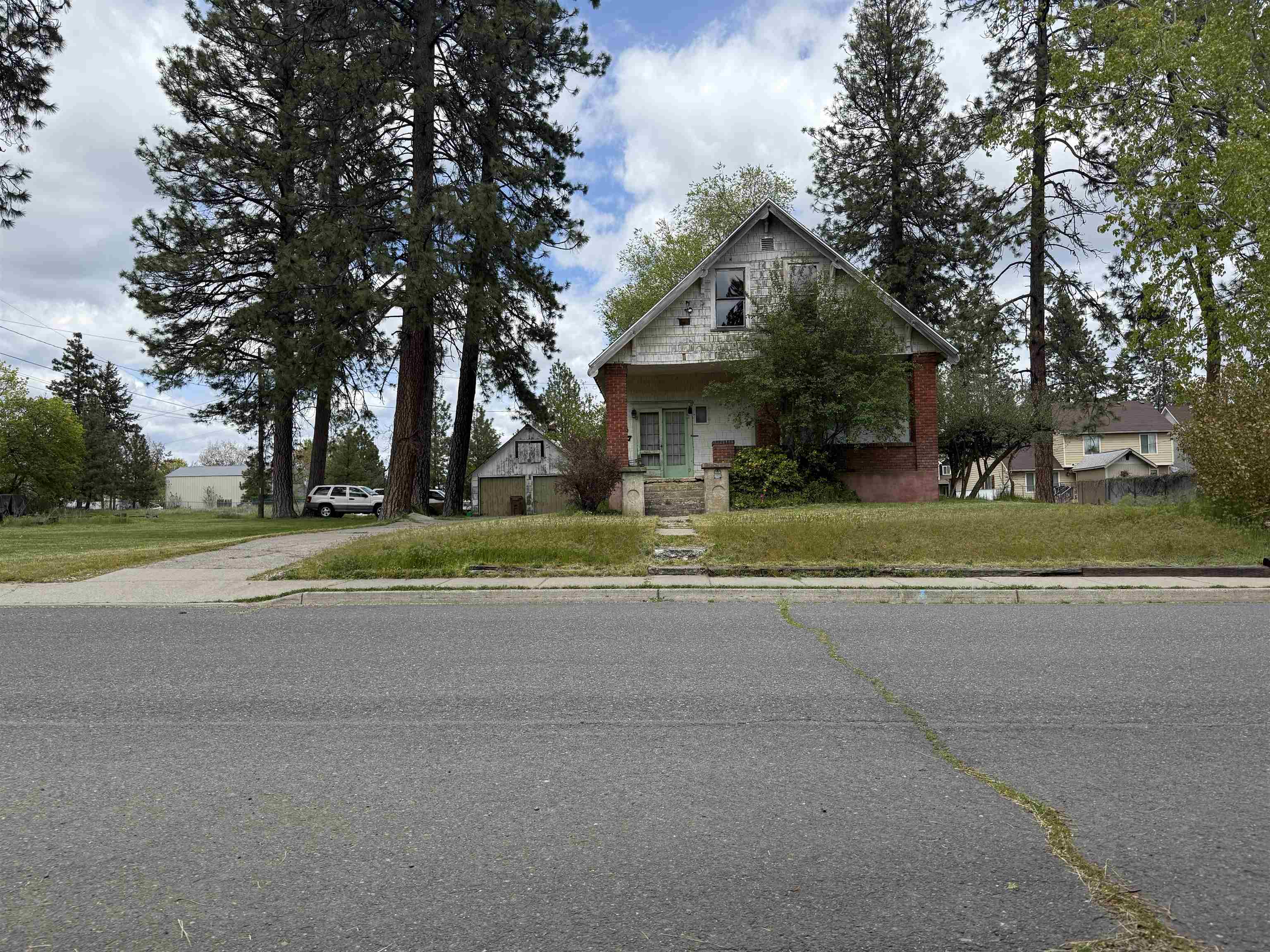 4207 E 28th Ave - Photo 1