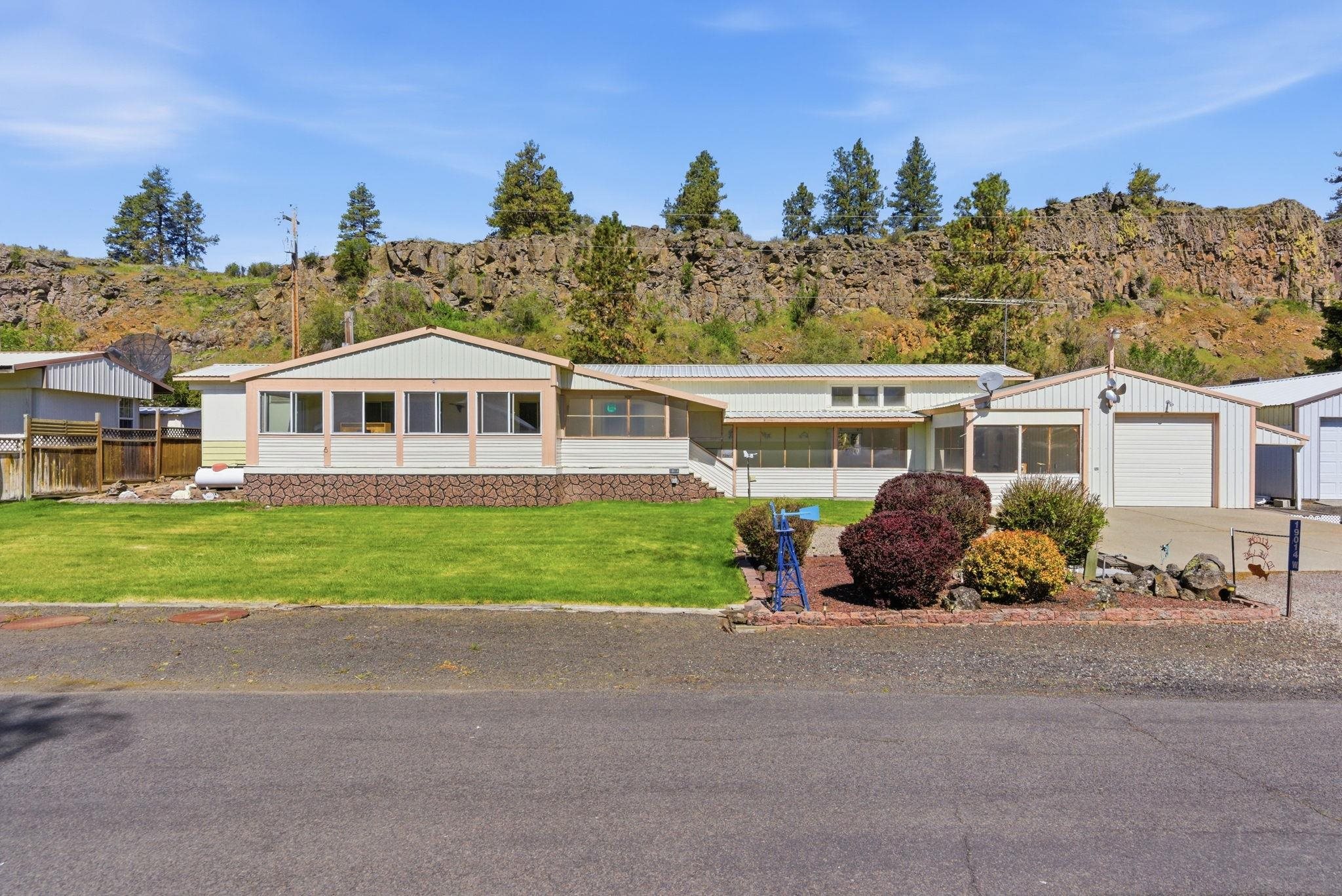 19014 W Bunker Rd - Photo 1