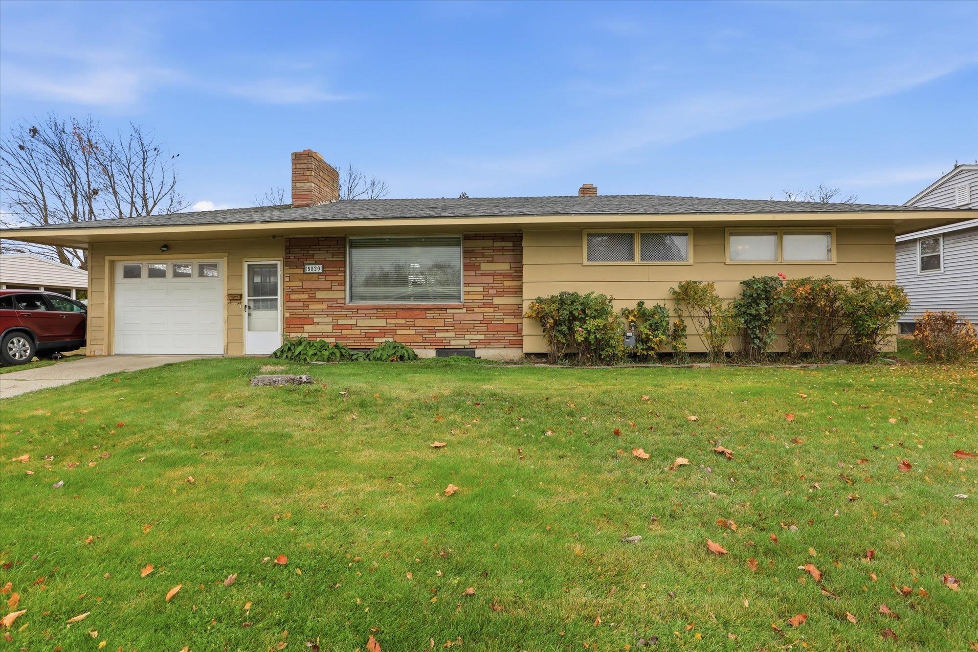 5820 N Ash St - Photo 1
