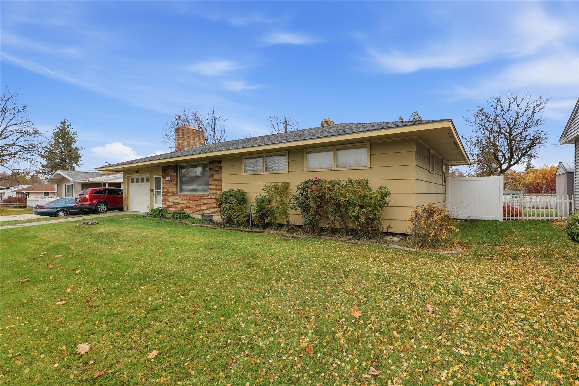 5820 N Ash St - Photo 2