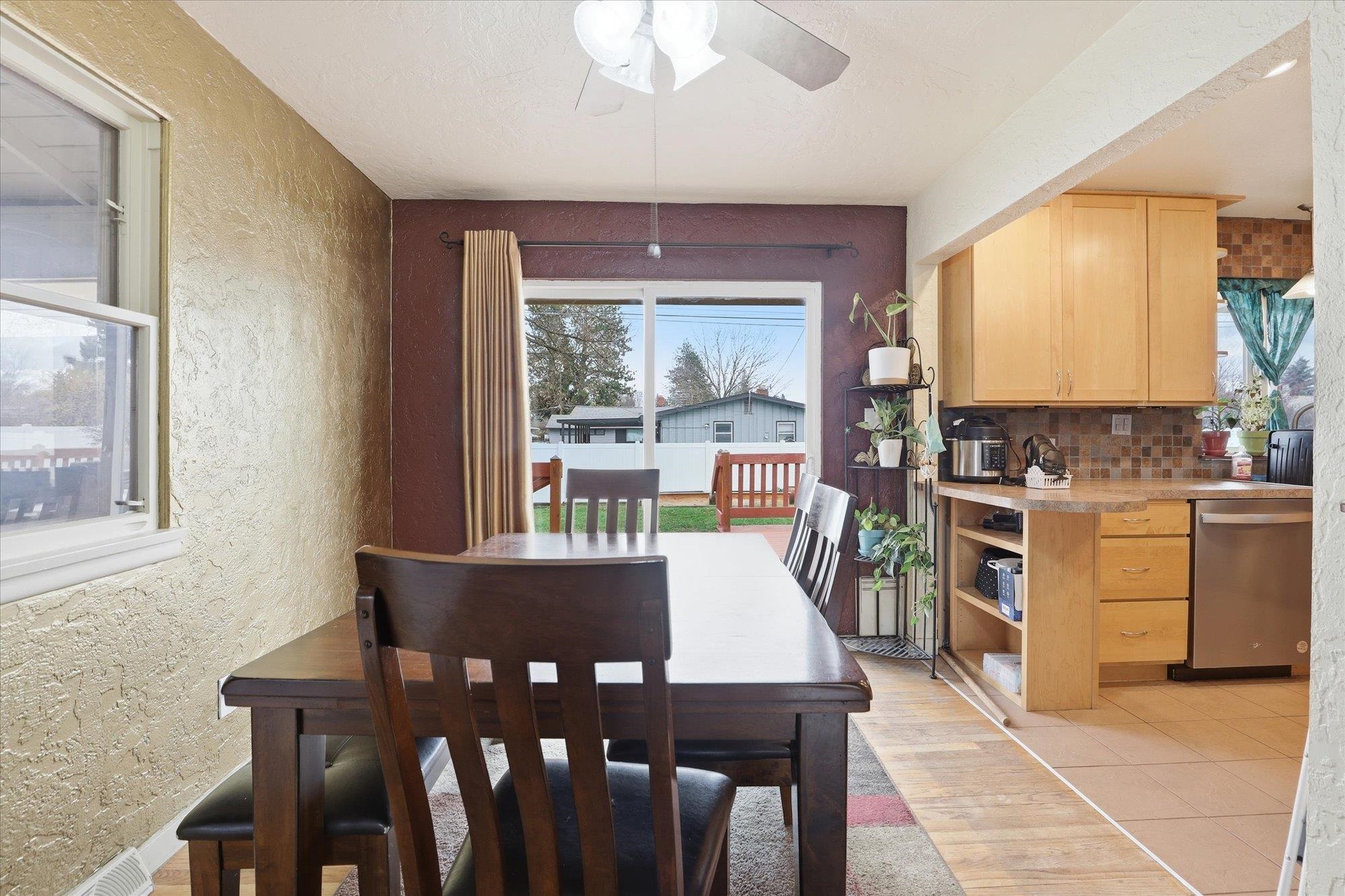 5820 N Ash St - Photo 3