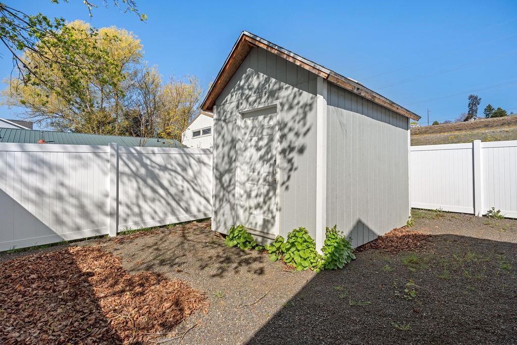 2507 E Upriver Dr - Photo 32