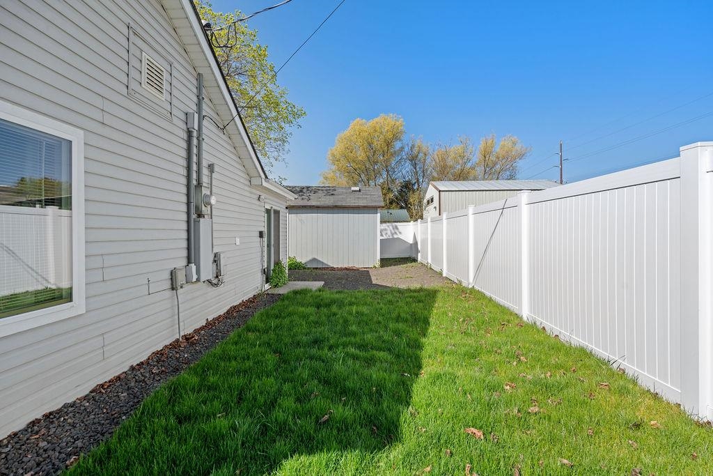 2507 E Upriver Dr - Photo 35