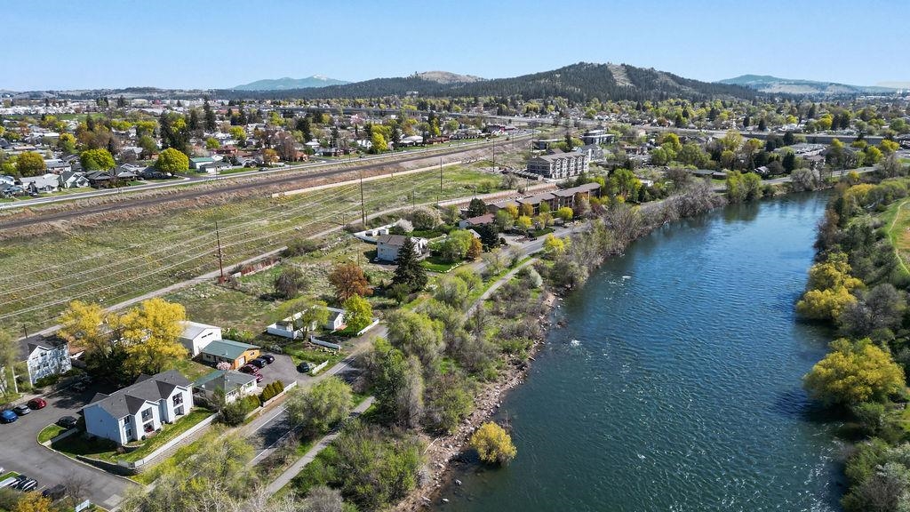 2507 E Upriver Dr - Photo 39