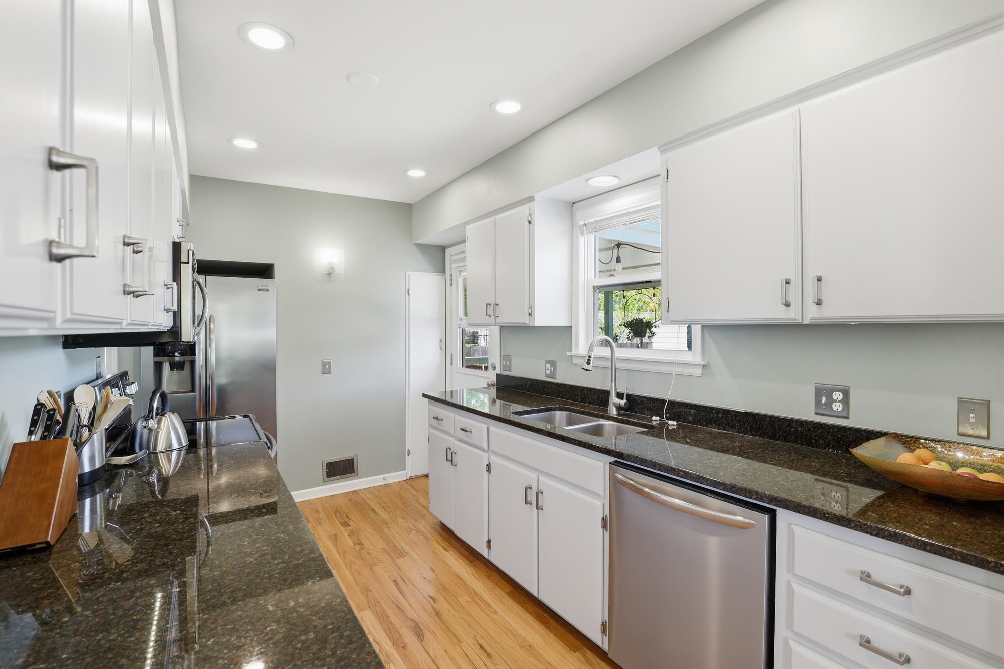 3534 W Wellesley Ave - Photo 9
