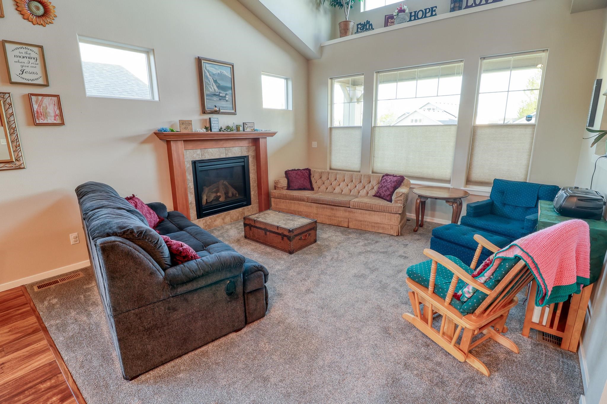 325 Parker Ct - Photo 3