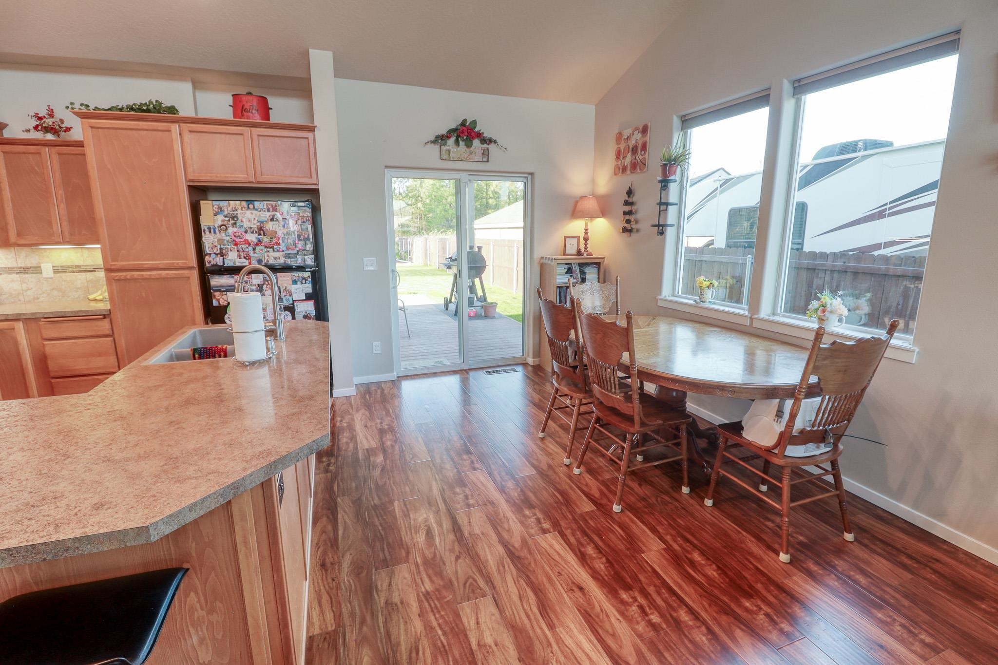 325 Parker Ct - Photo 4