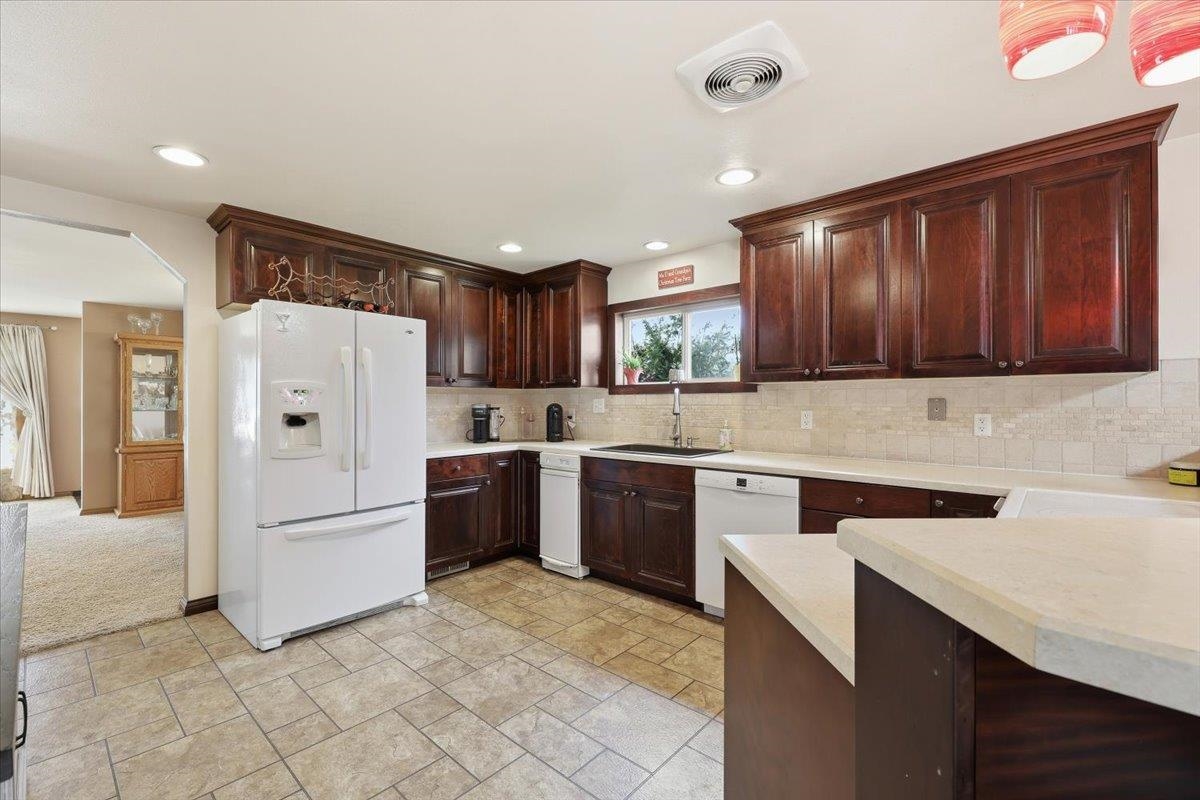 1205 E 55th Ave - Photo 14