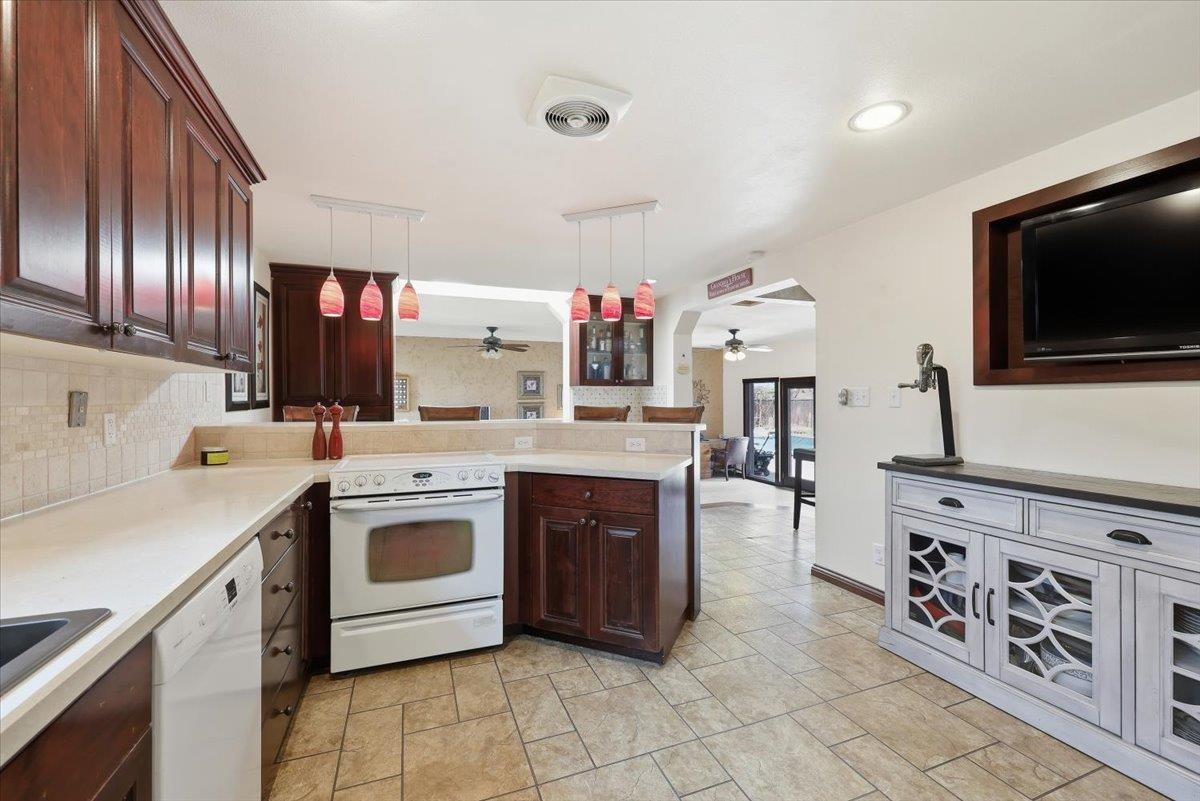 1205 E 55th Ave - Photo 15