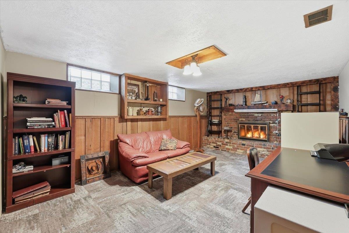 1205 E 55th Ave - Photo 33