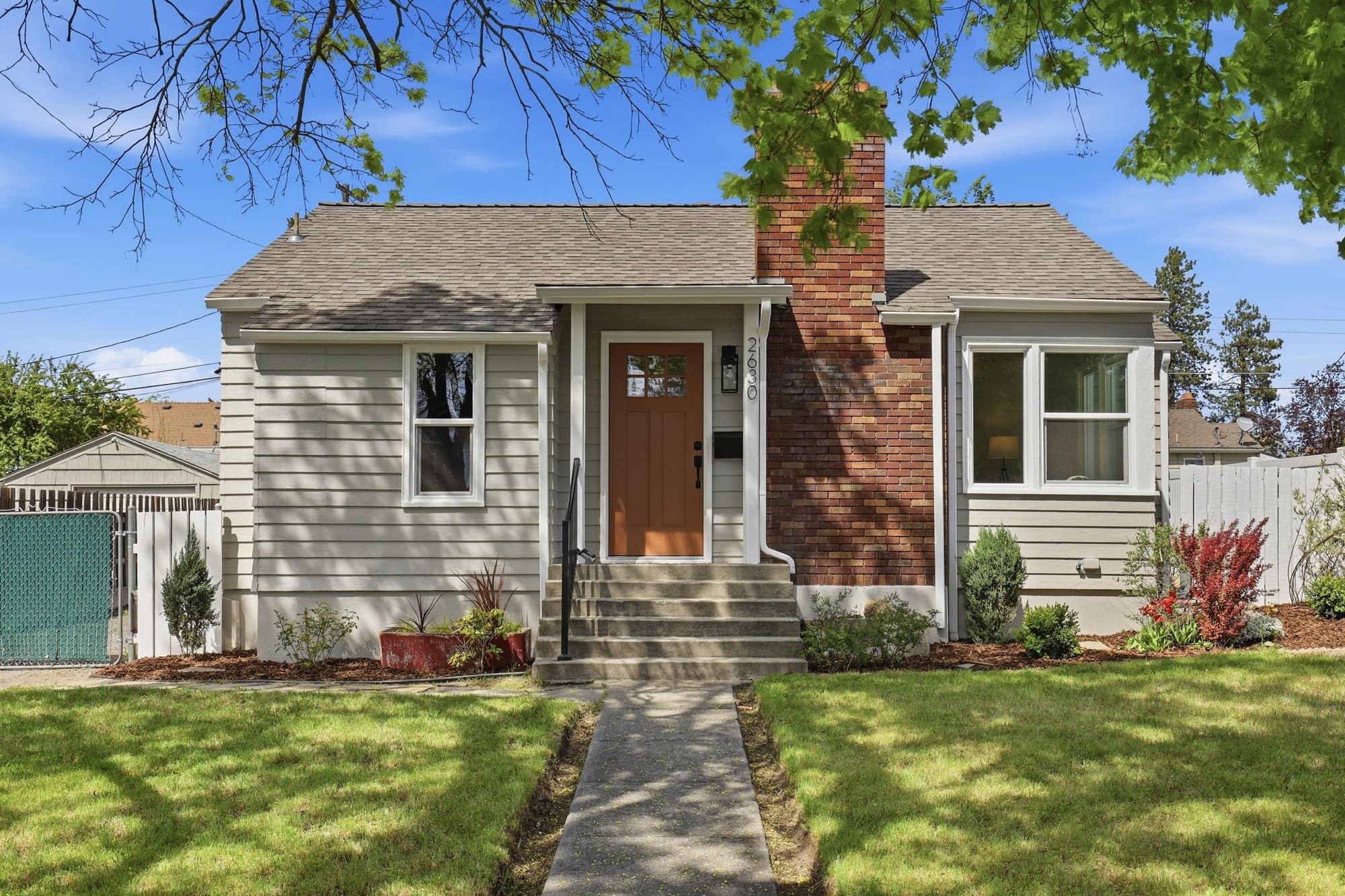 2630 W Walton Ave - Photo 1