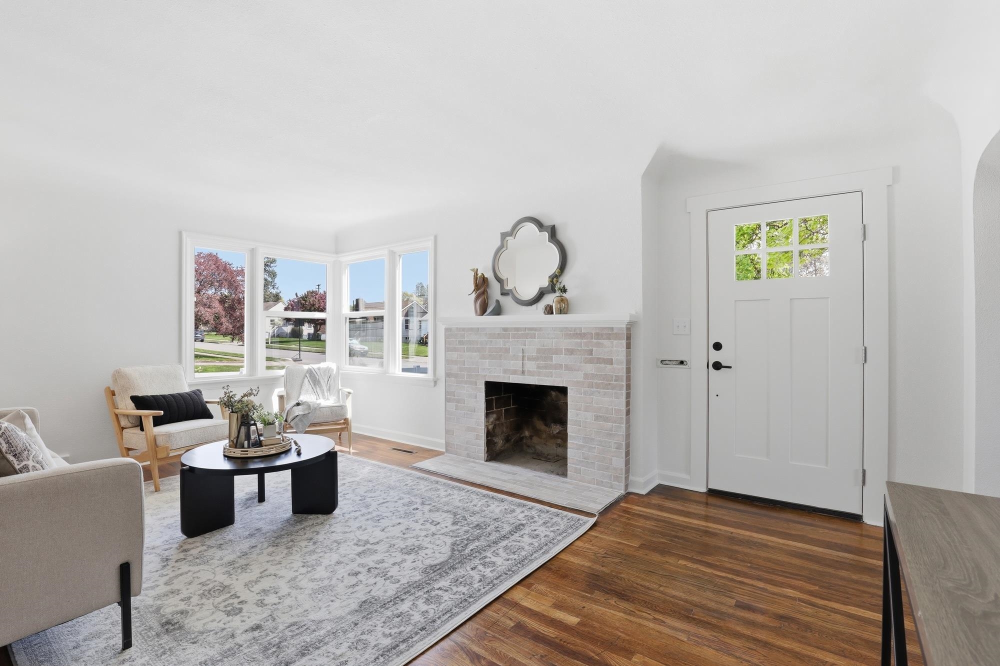 2630 W Walton Ave - Photo 3