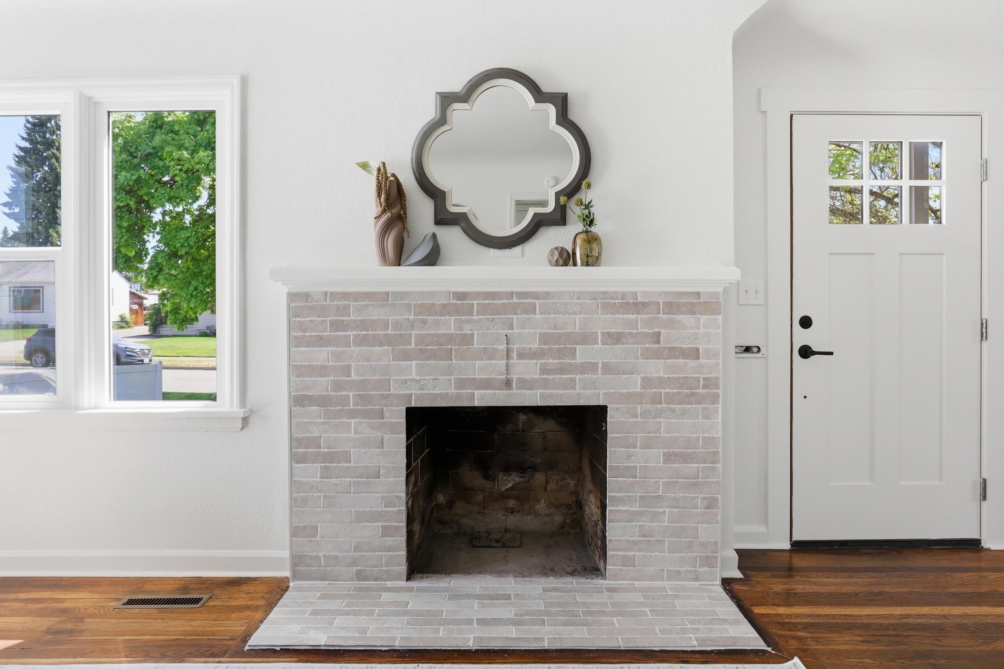 2630 W Walton Ave - Photo 4