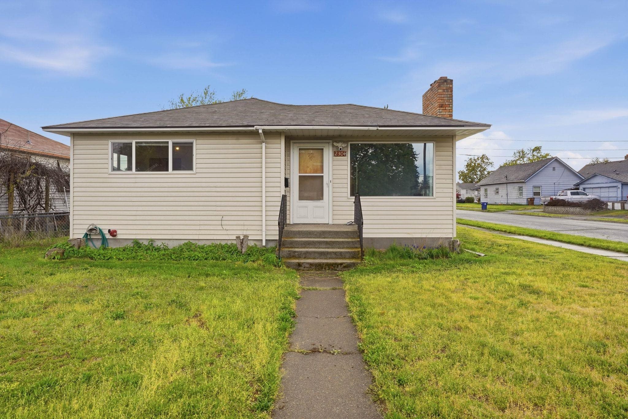 2304 E E Sanson Ave - Photo 1