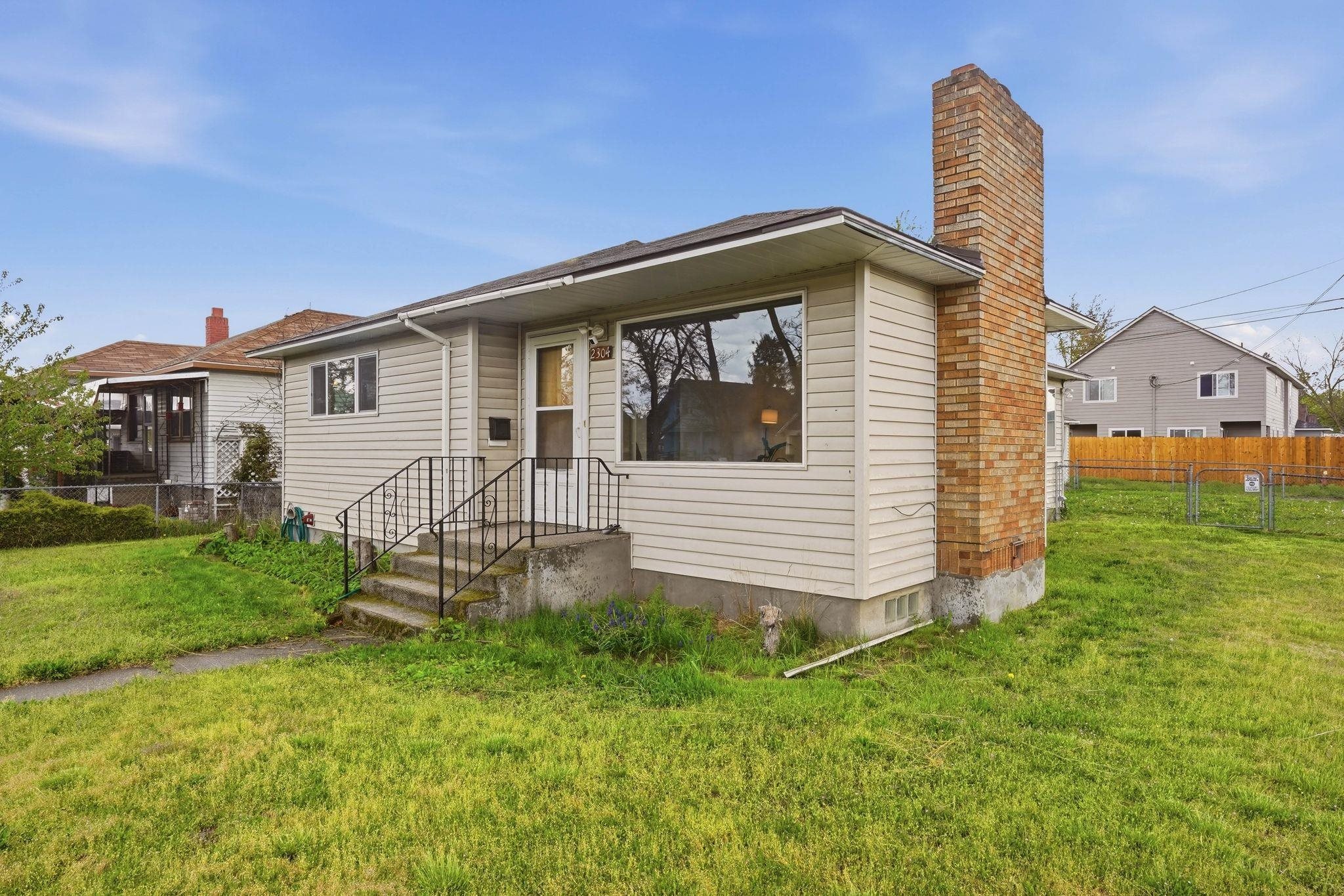 2304 E E Sanson Ave - Photo 2