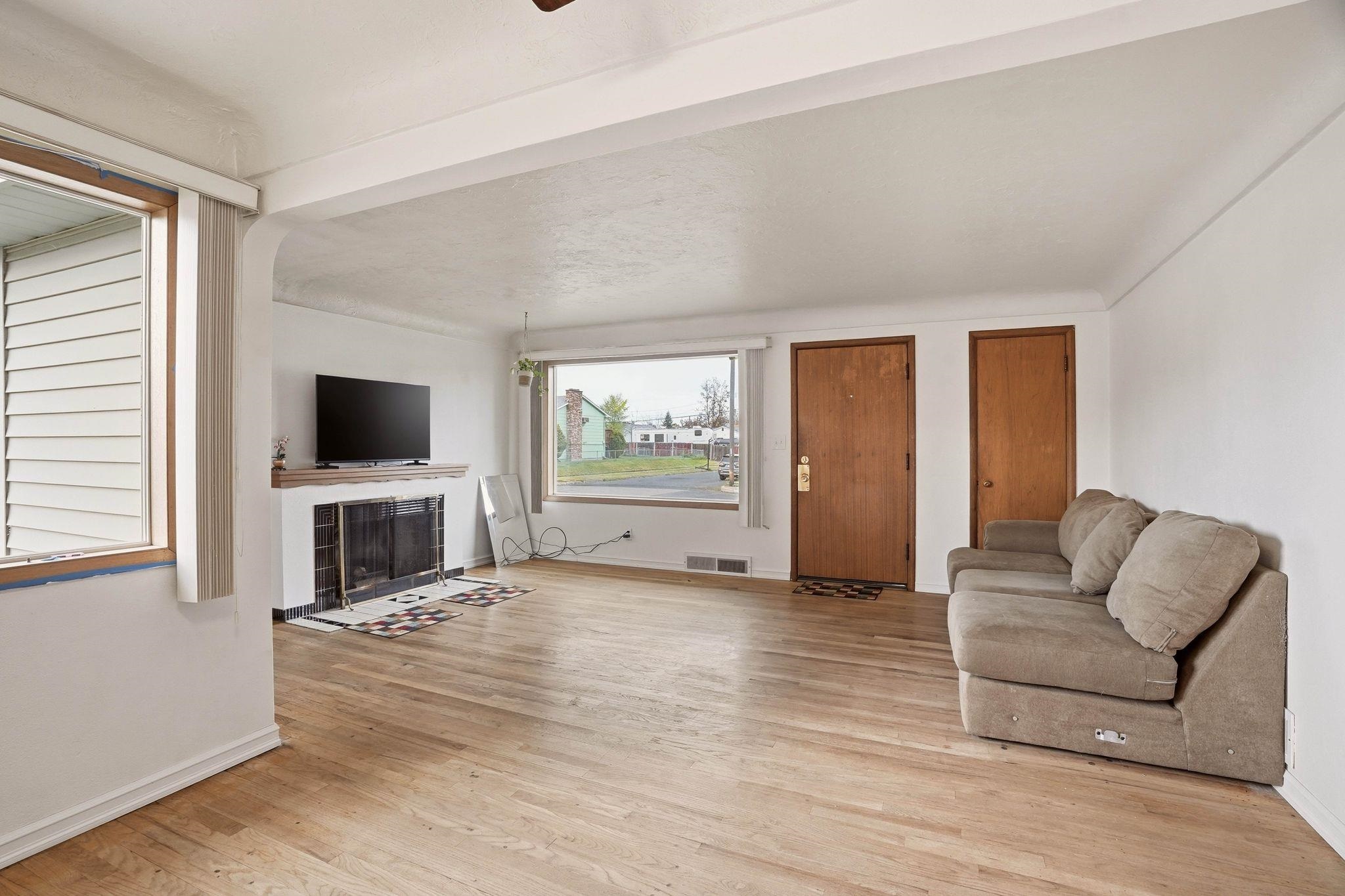 2304 E E Sanson Ave - Photo 6