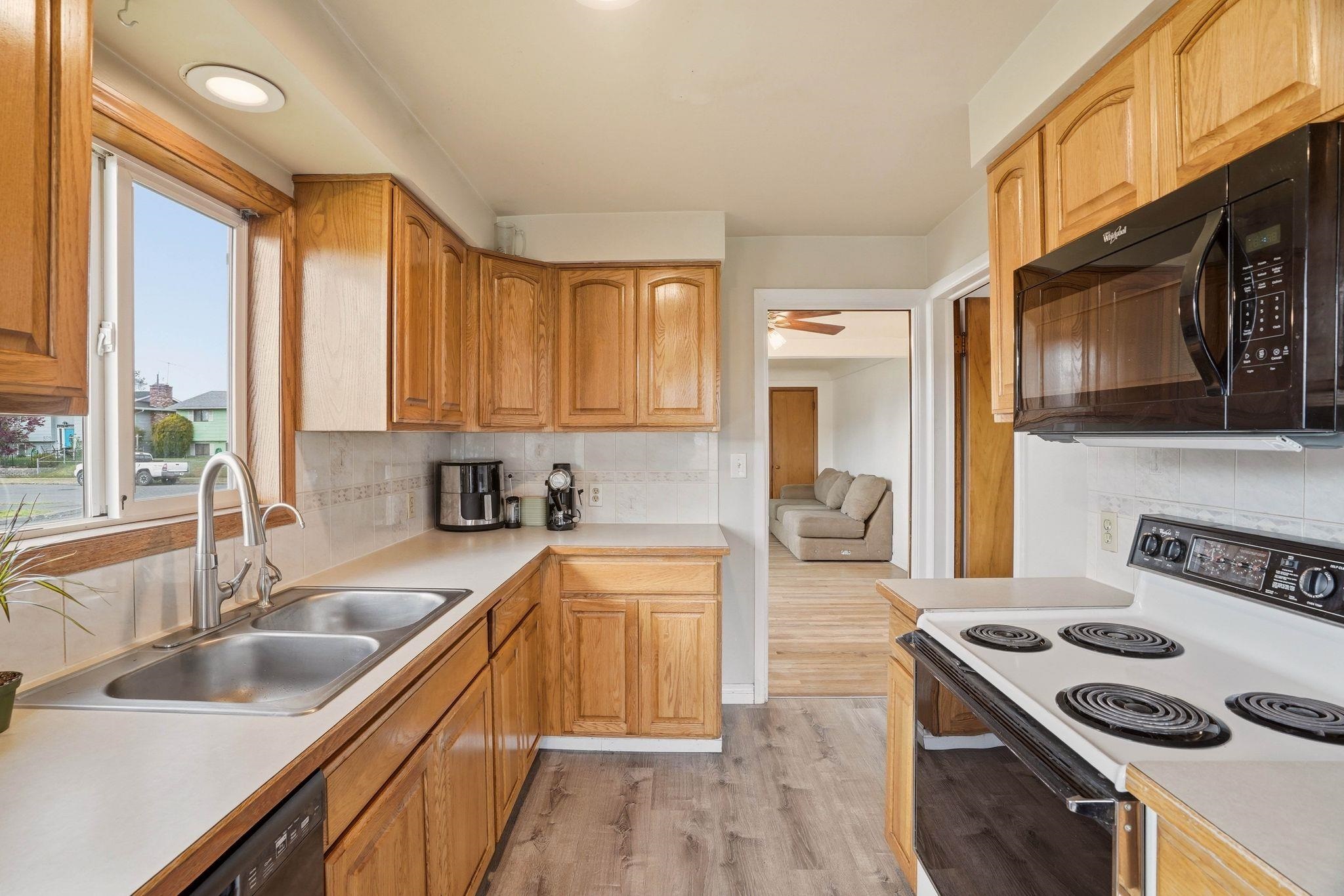 2304 E E Sanson Ave - Photo 9