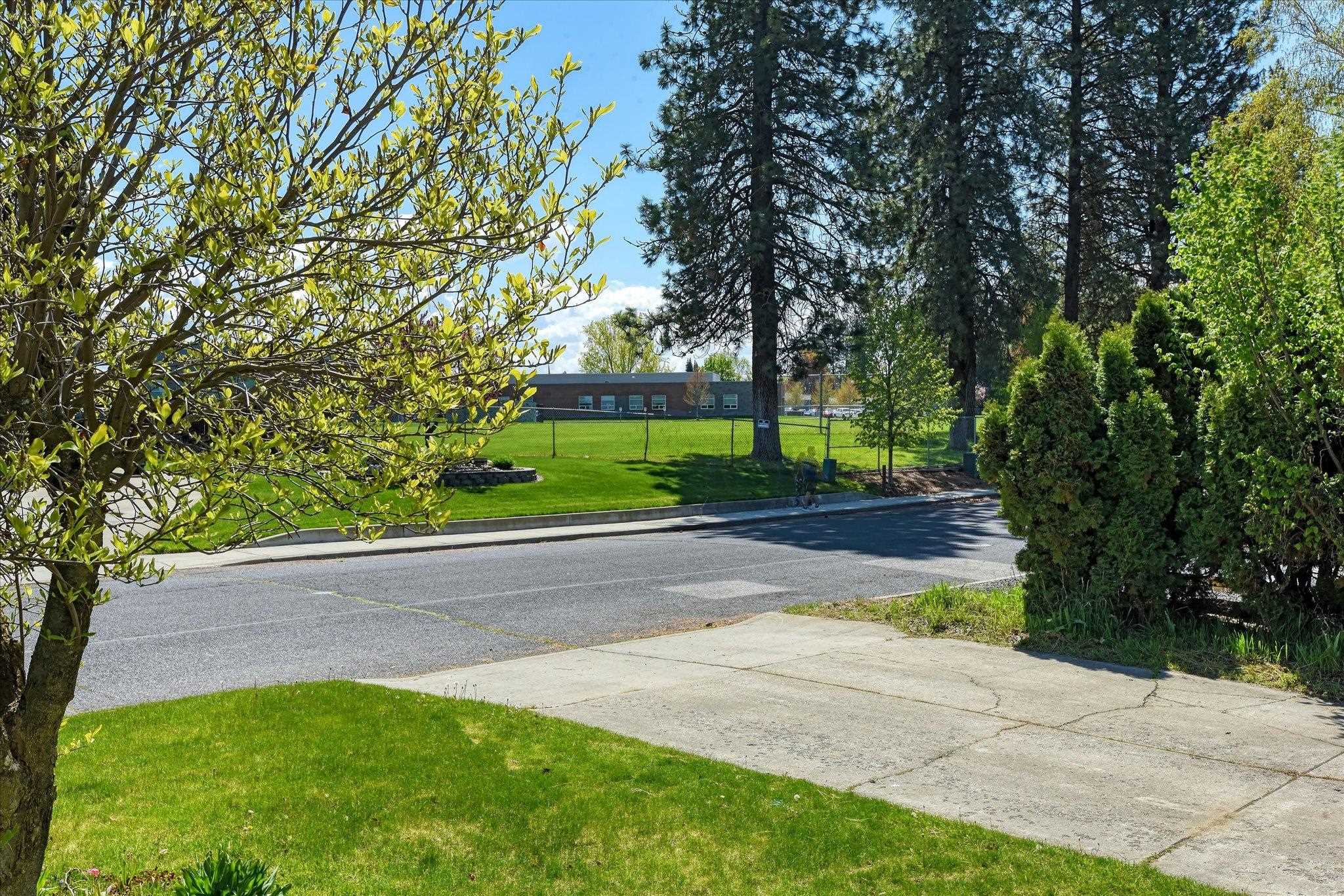 8515 N ANTIETAM Dr - Photo 3