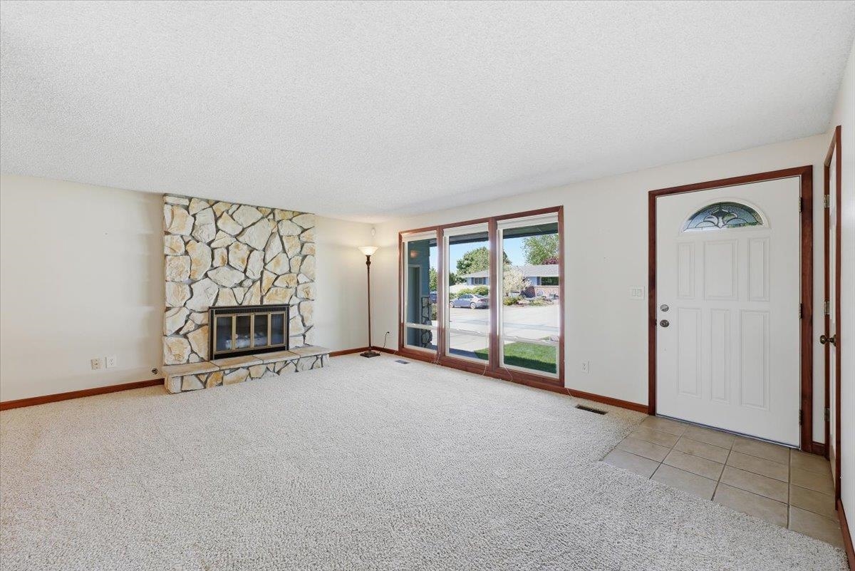 14212 E Boone Ave - Photo 4