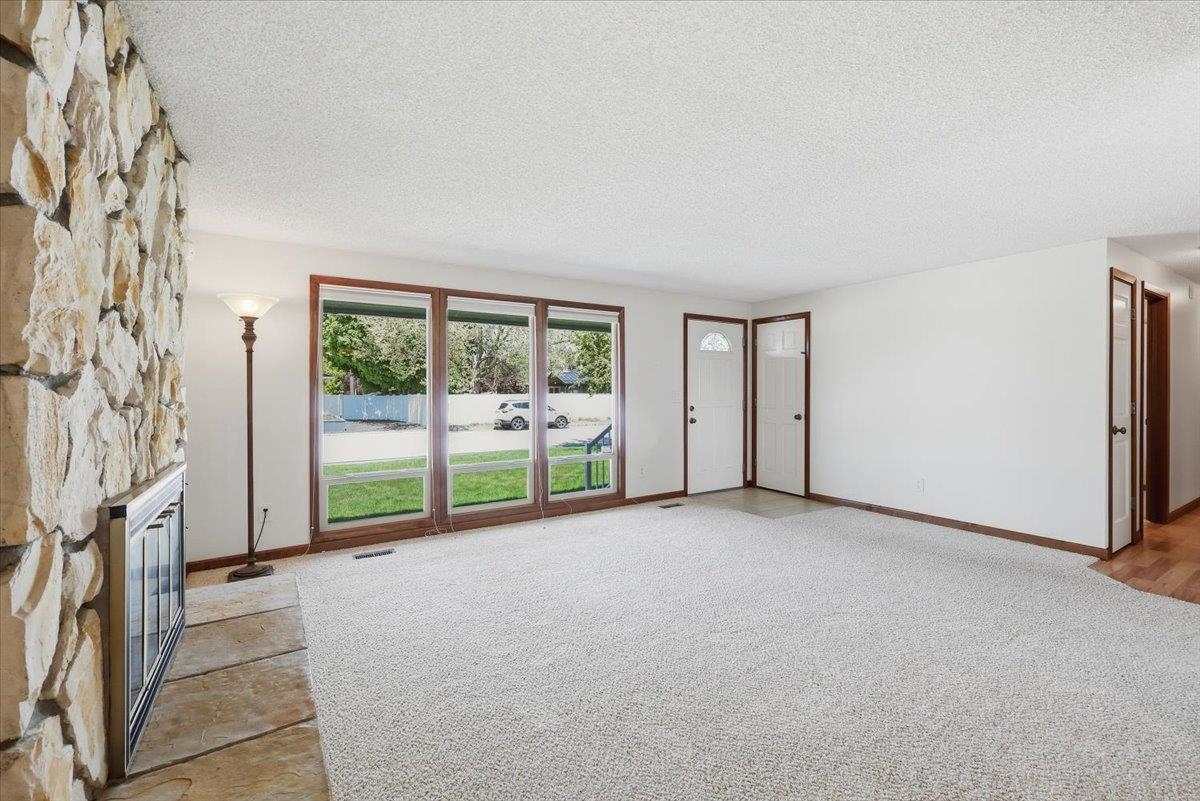 14212 E Boone Ave - Photo 5